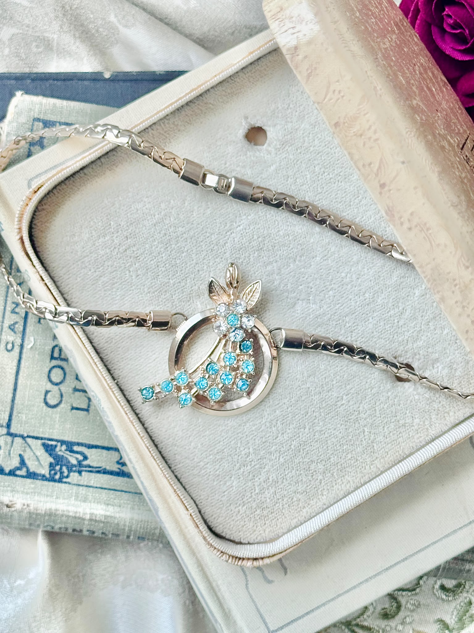 Vintage 1950s Aqua Blue Floral Necklace - With or without box(MT2620)
