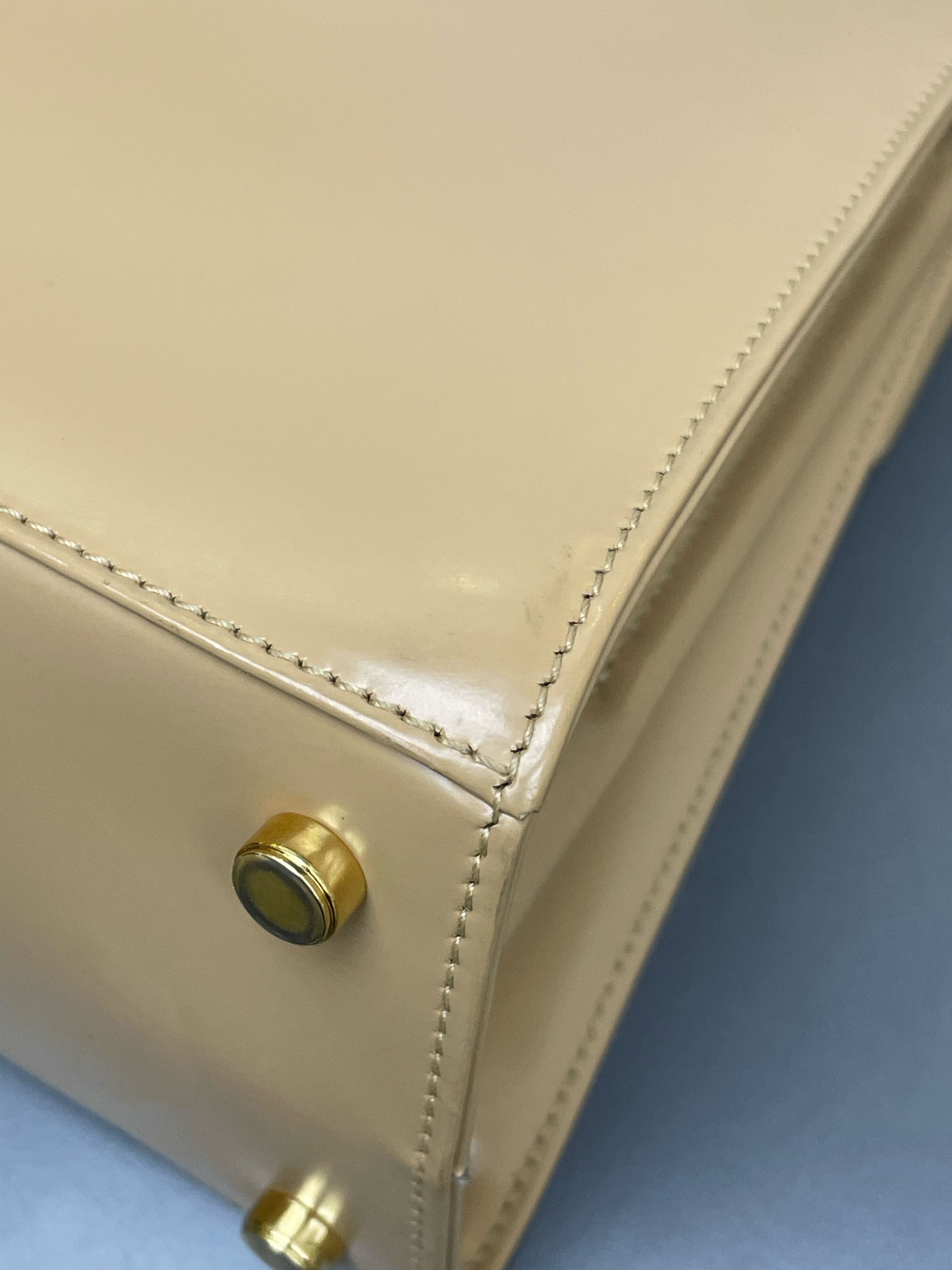 【預訂貨品】Ferragamo現代款奶茶色mini tote