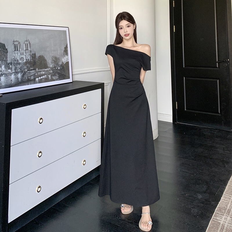 B62(885) 法式高级感一字肩可斜领褶皱腰黑连身裙