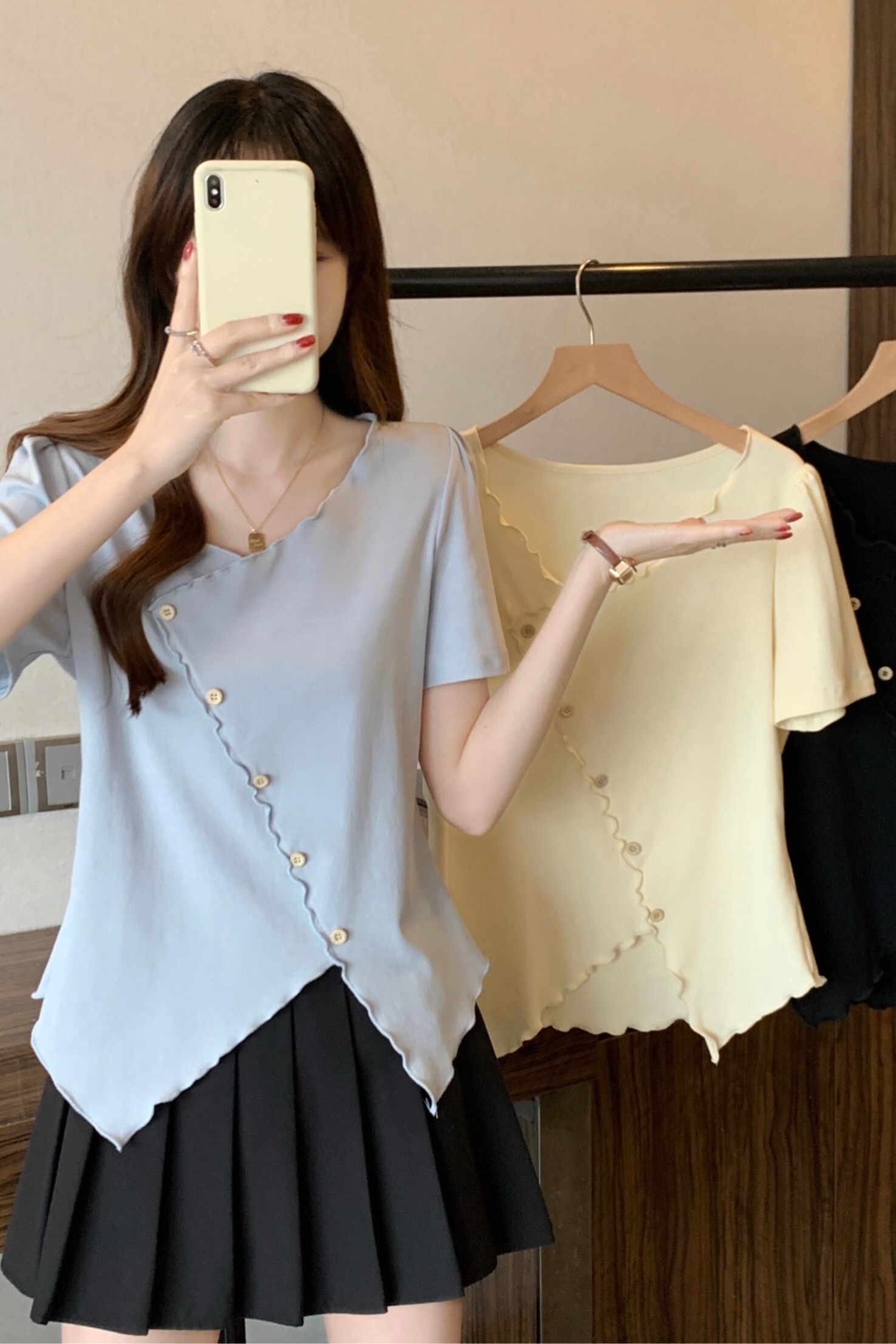 B161(80713) 韩系气质尖角拼斜排钮木耳边设计感3色上衣