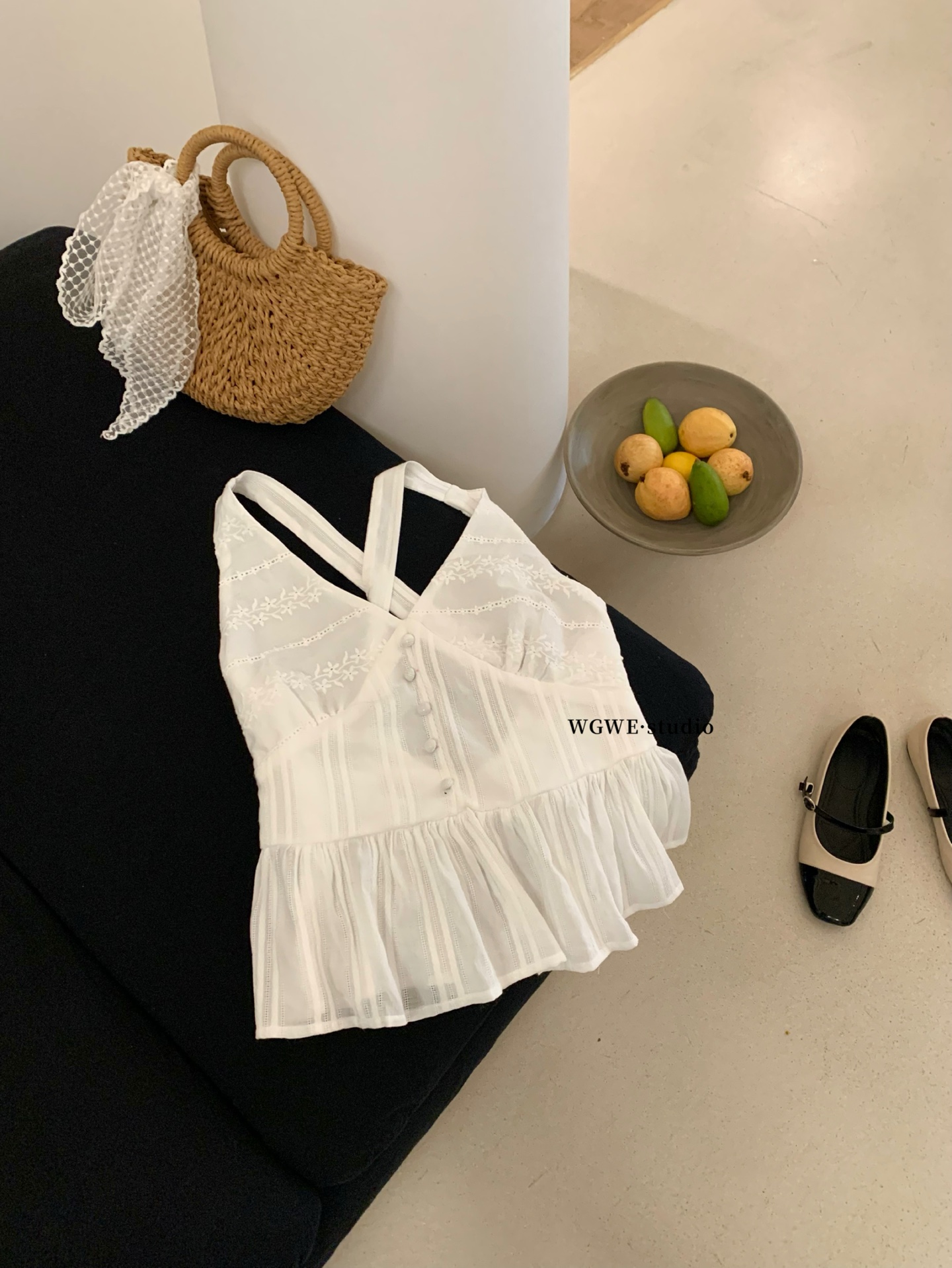 4480 交叉露背吊带上衣