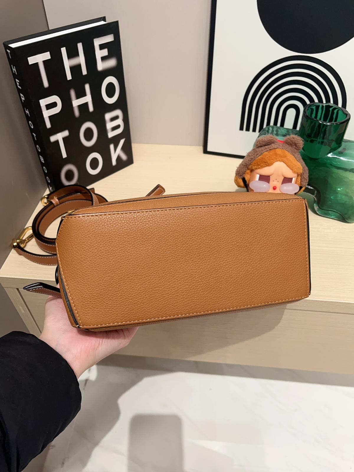 Loewe Puzzle Small Tan Calfskin 100%Authentic, 98%New ✅Tap✅Booklet✅Dust bag