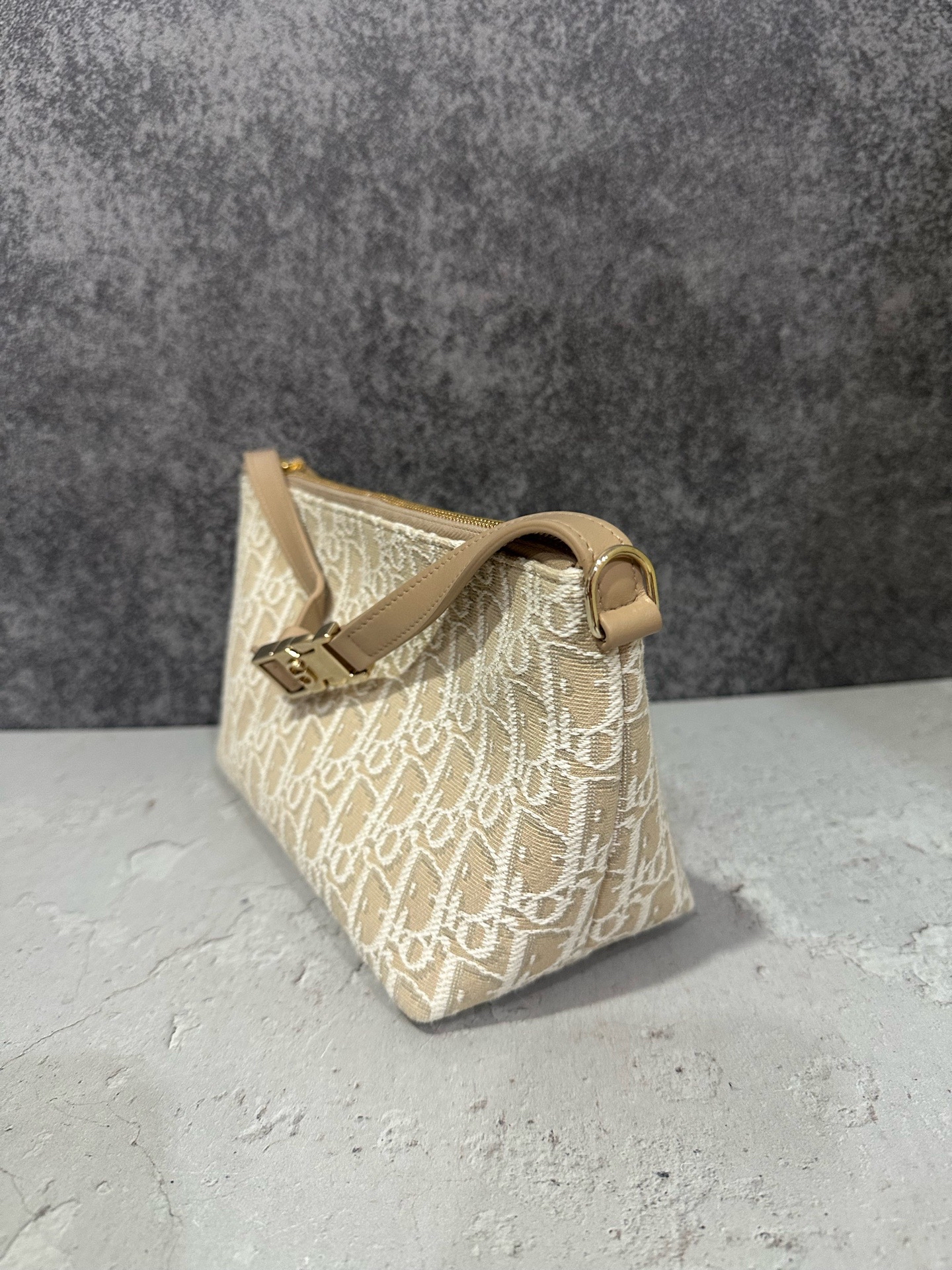 【預訂貨品】Dior 飯盒包