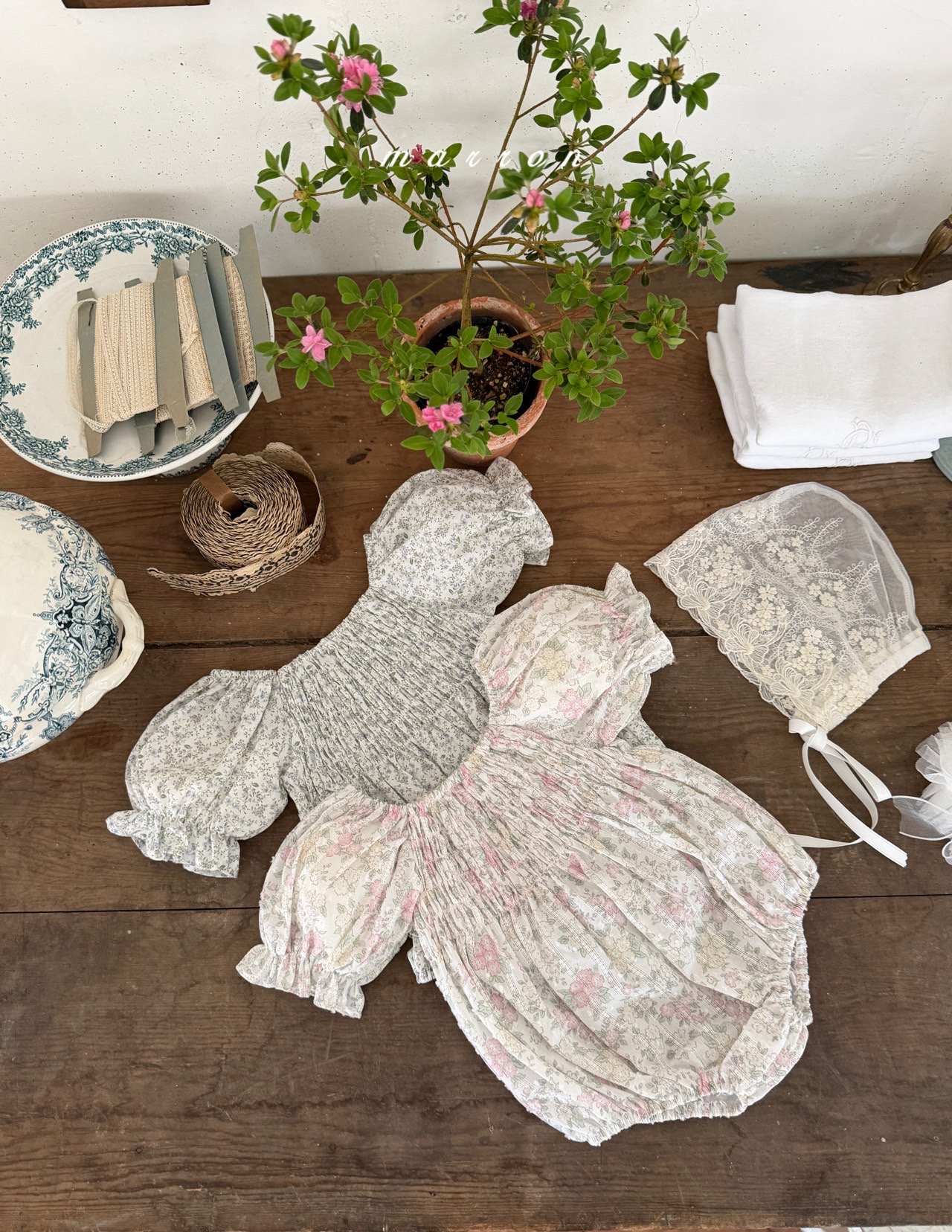 ☀️預訂 韓國直送☀️🇰🇷Marron兩色花卉束胸泡泡袖包屁衣