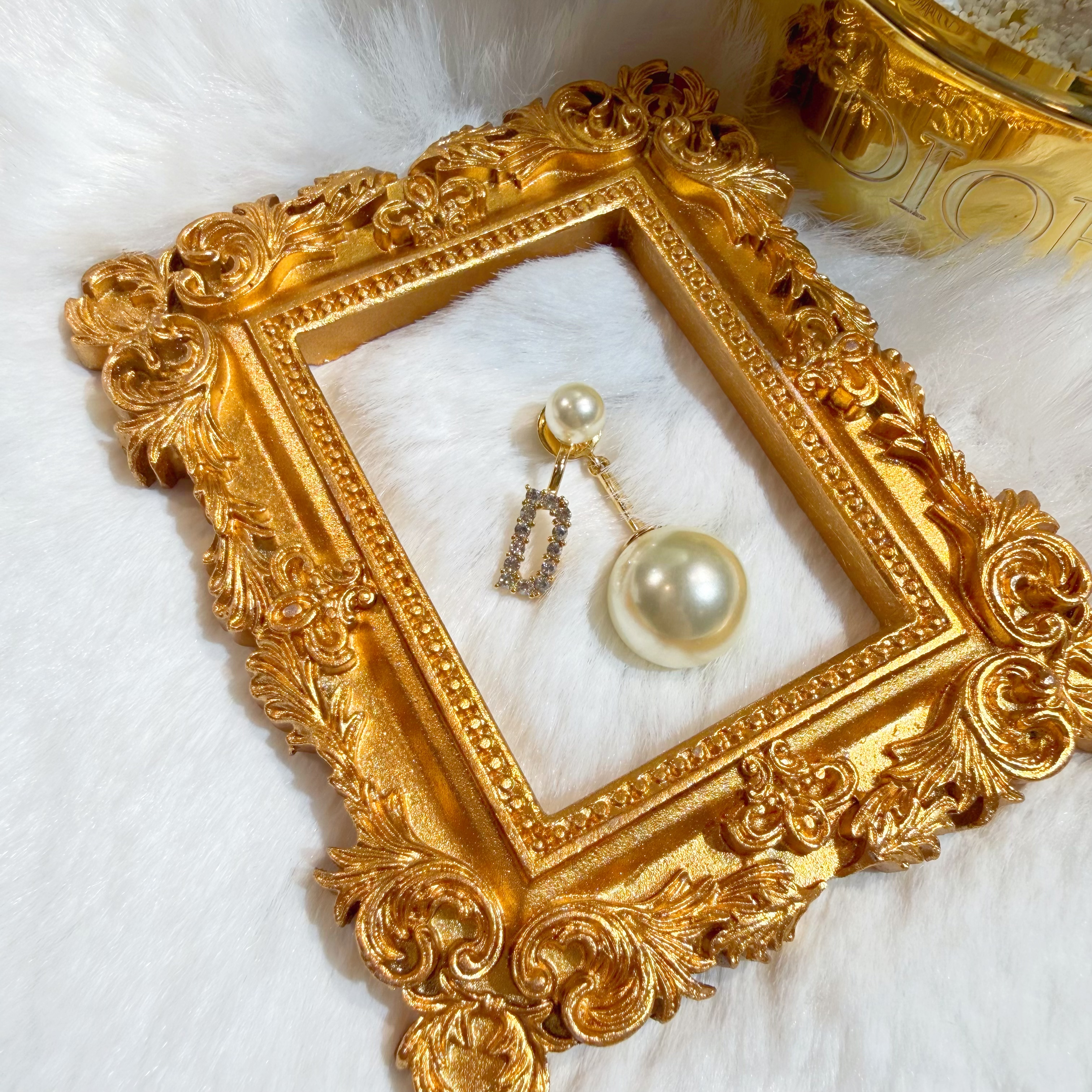 Dior earrings pearl/D