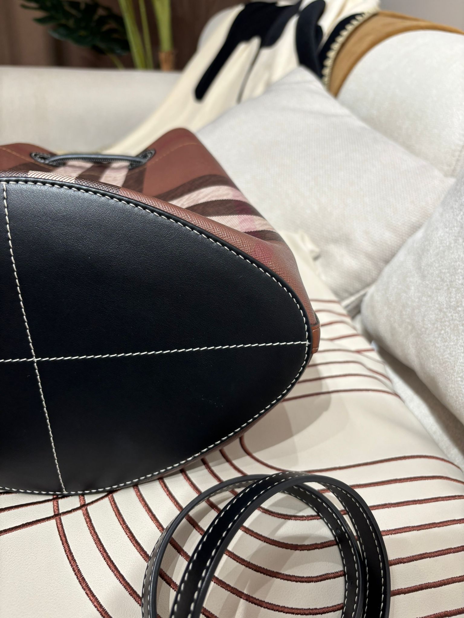 Burberry bucket TB 水桶袋 100%Authentic ,90%new✅塵袋