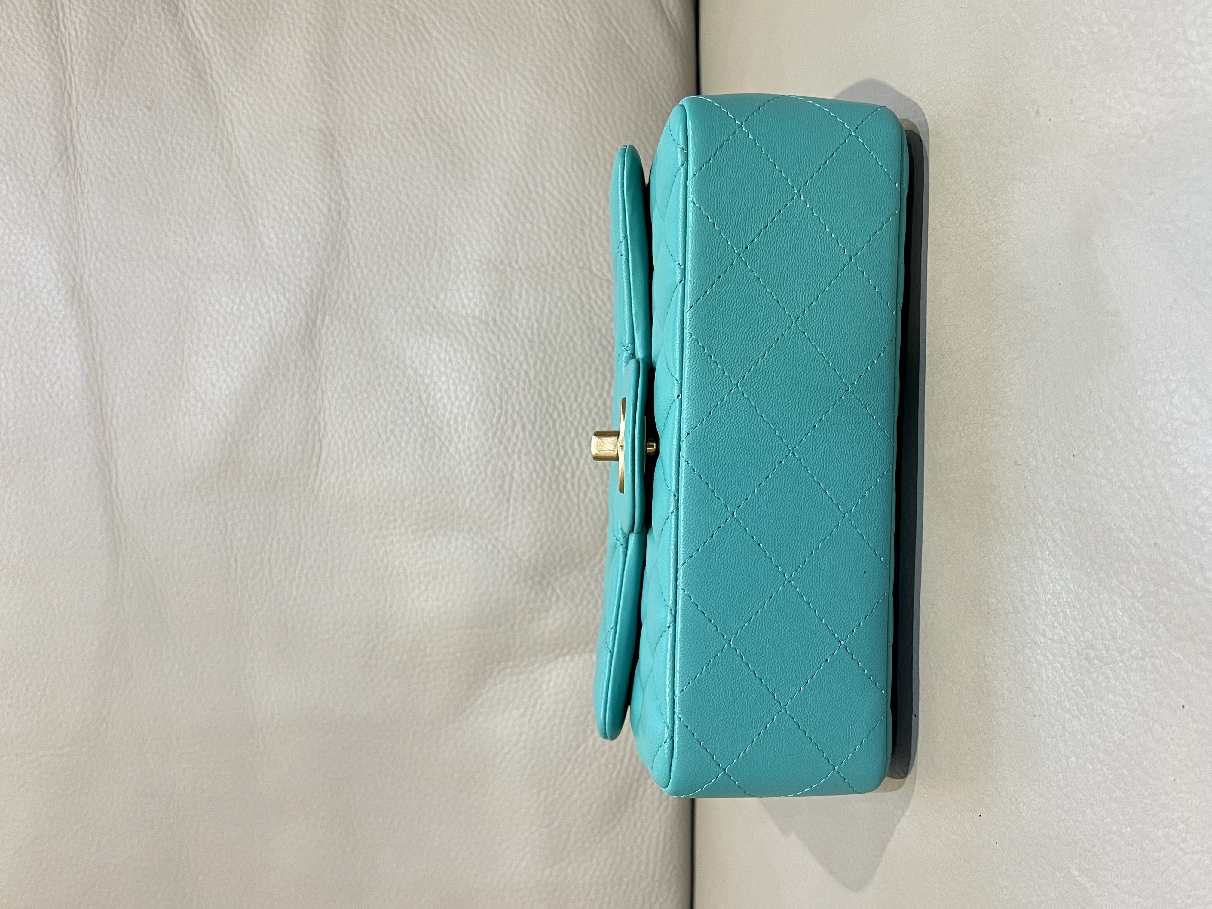 Pre-Owned CHANEL Classic Mini Flap Bag / Product Code: 26041658