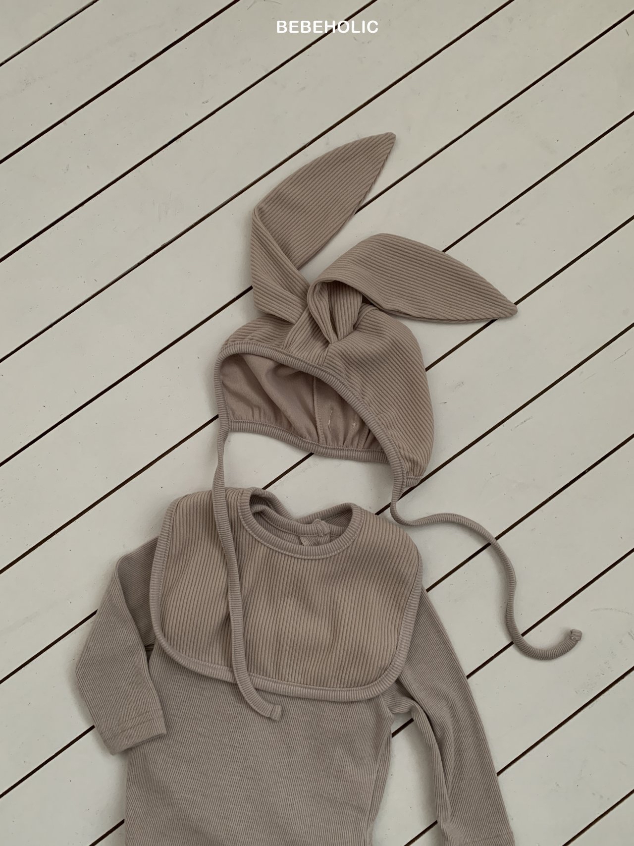 🌸預訂 韓國直送🌸🇰🇷BEBEHOLIC四色兔仔帽包屁衣圍兜三件套裝