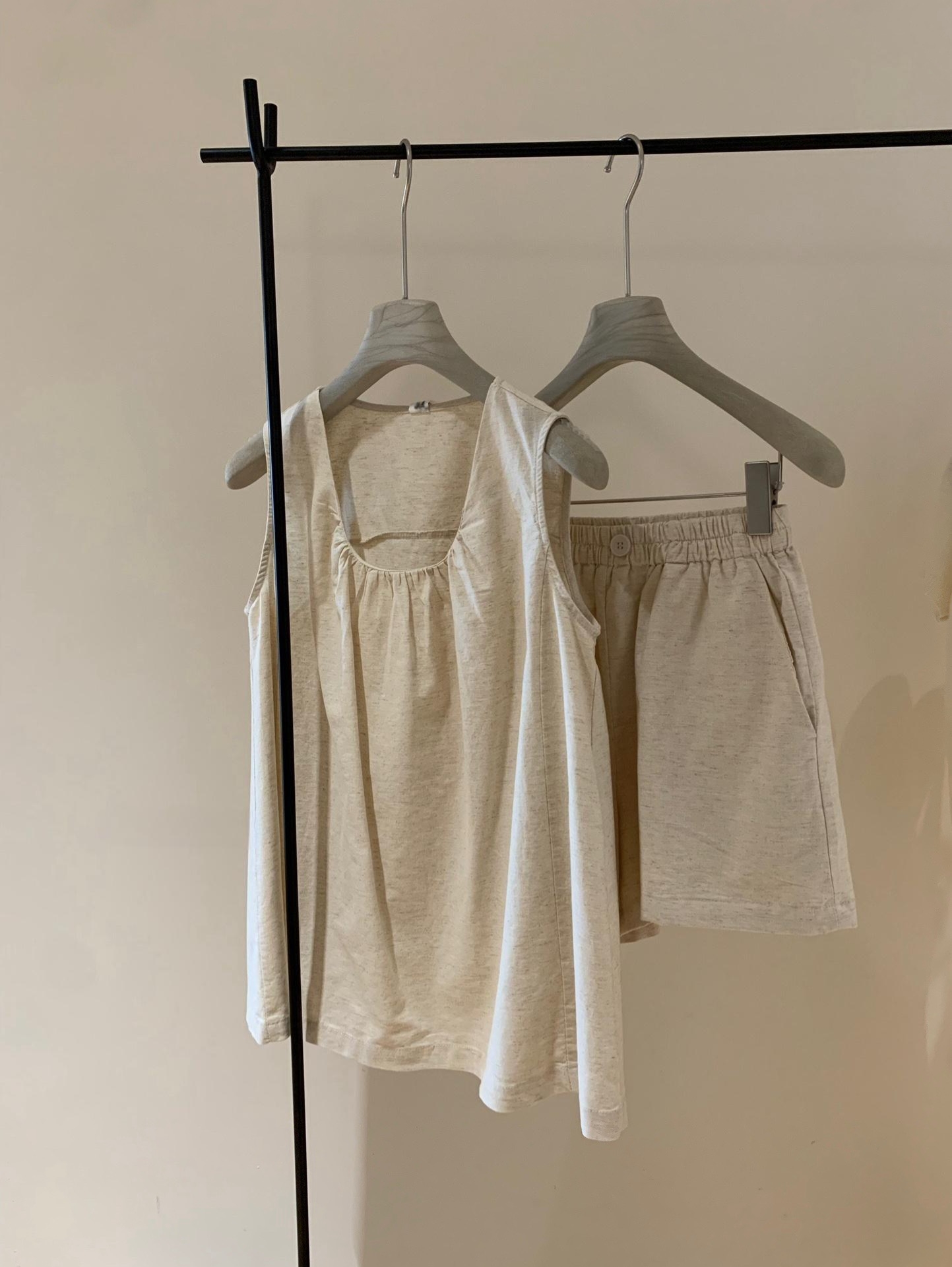 Clara Top + Bottom Set 法式慵懒风背心上衣+阔腿短裤套装 (3 colours)