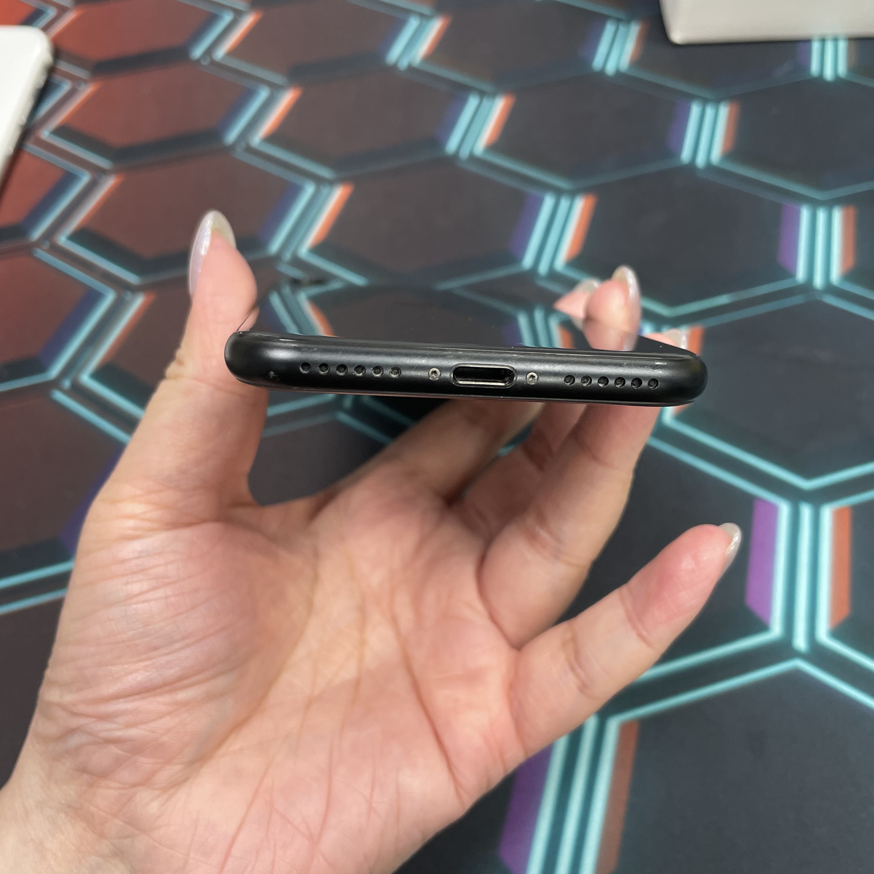 *7017 SE 2 勁靚機 128GB 電72 黑色 black