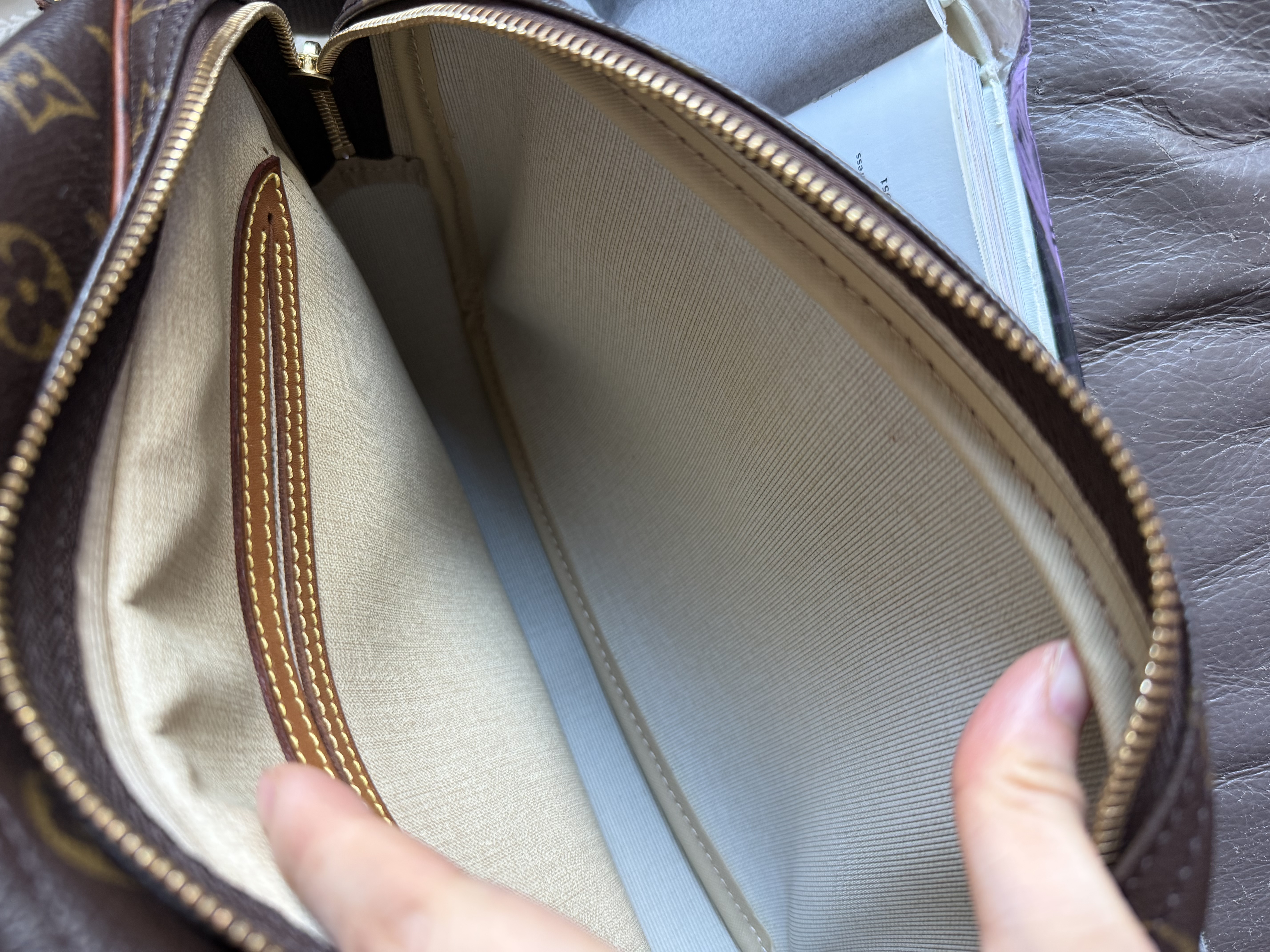 Lv monogram reporter bag 