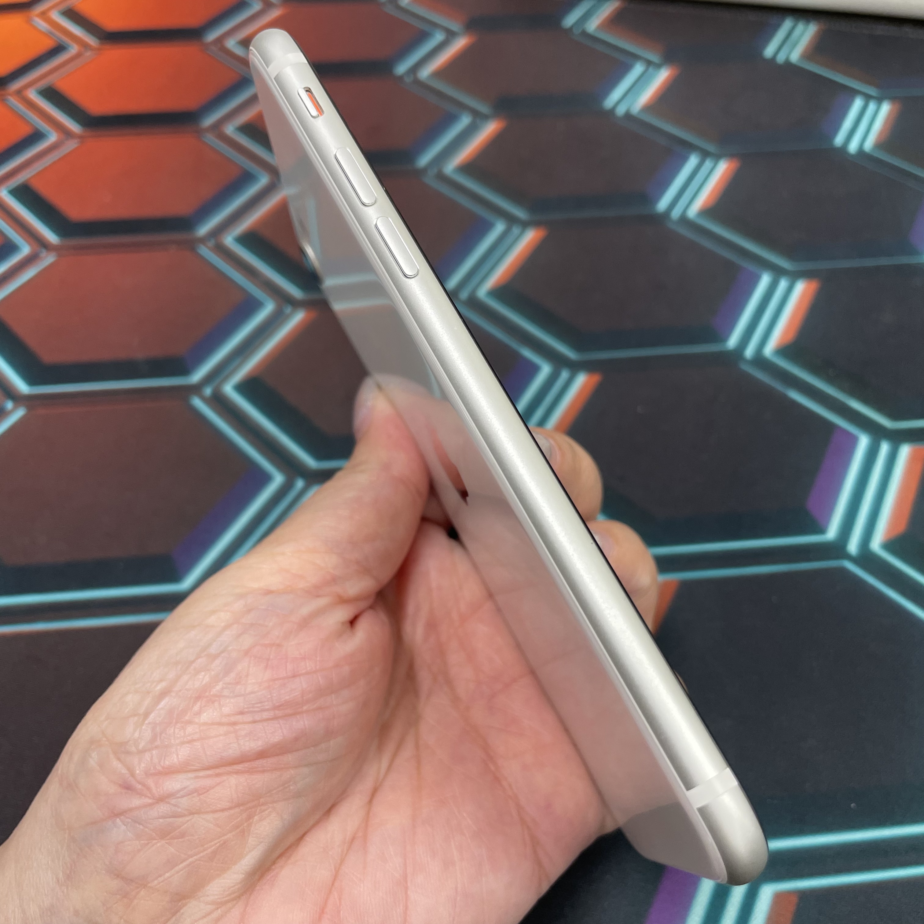 *7072 SE 2 完美機 128GB 電76 白色 white