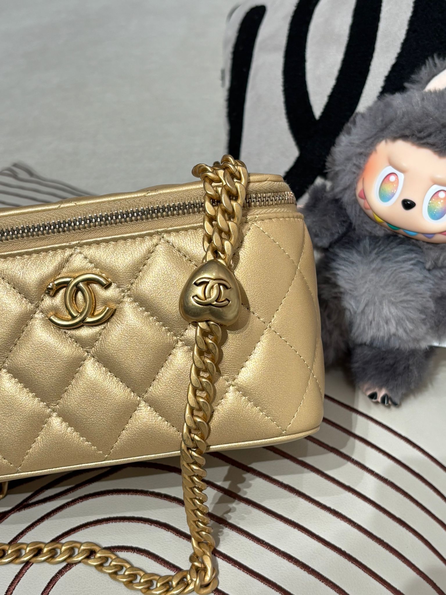 全新未使用品 Chanel Vanity With Heart Pearl Crush 100%Authentic, Brand New 全新 ✅晶片✅Dust bag✅Box