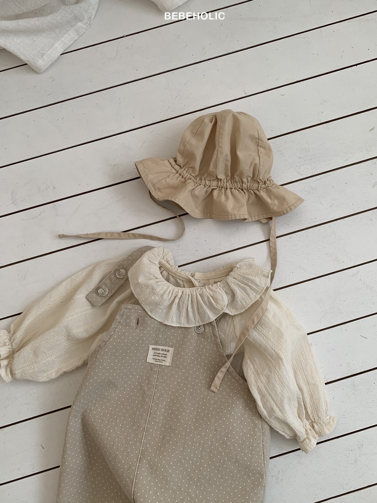 🌸預訂 韓國直送🌸🇰🇷BEBEHOLIC兩色兔耳造型波點吊帶連身褲