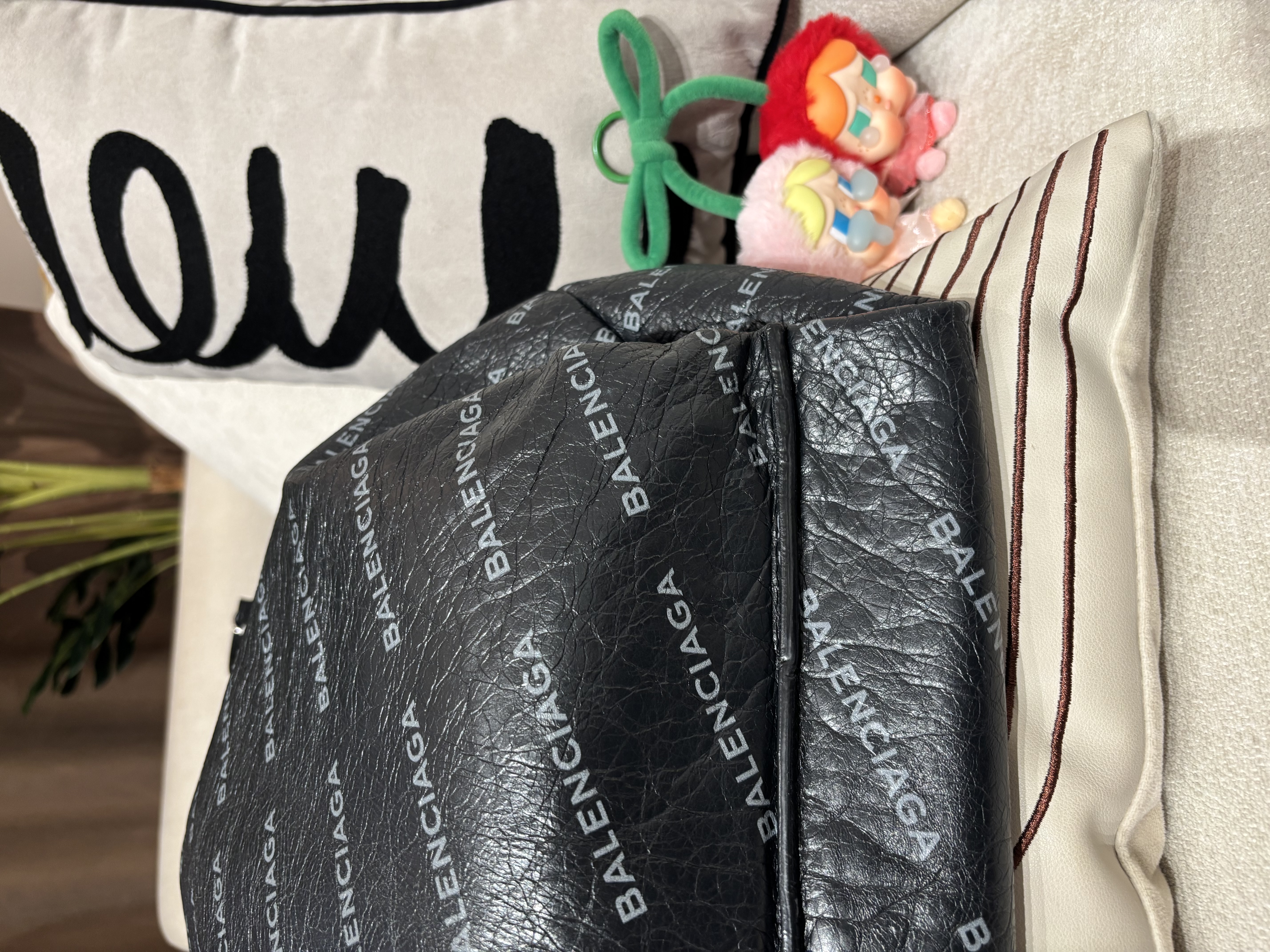 Balenciaga bag 100%Authentic, 95%New ✅pouch