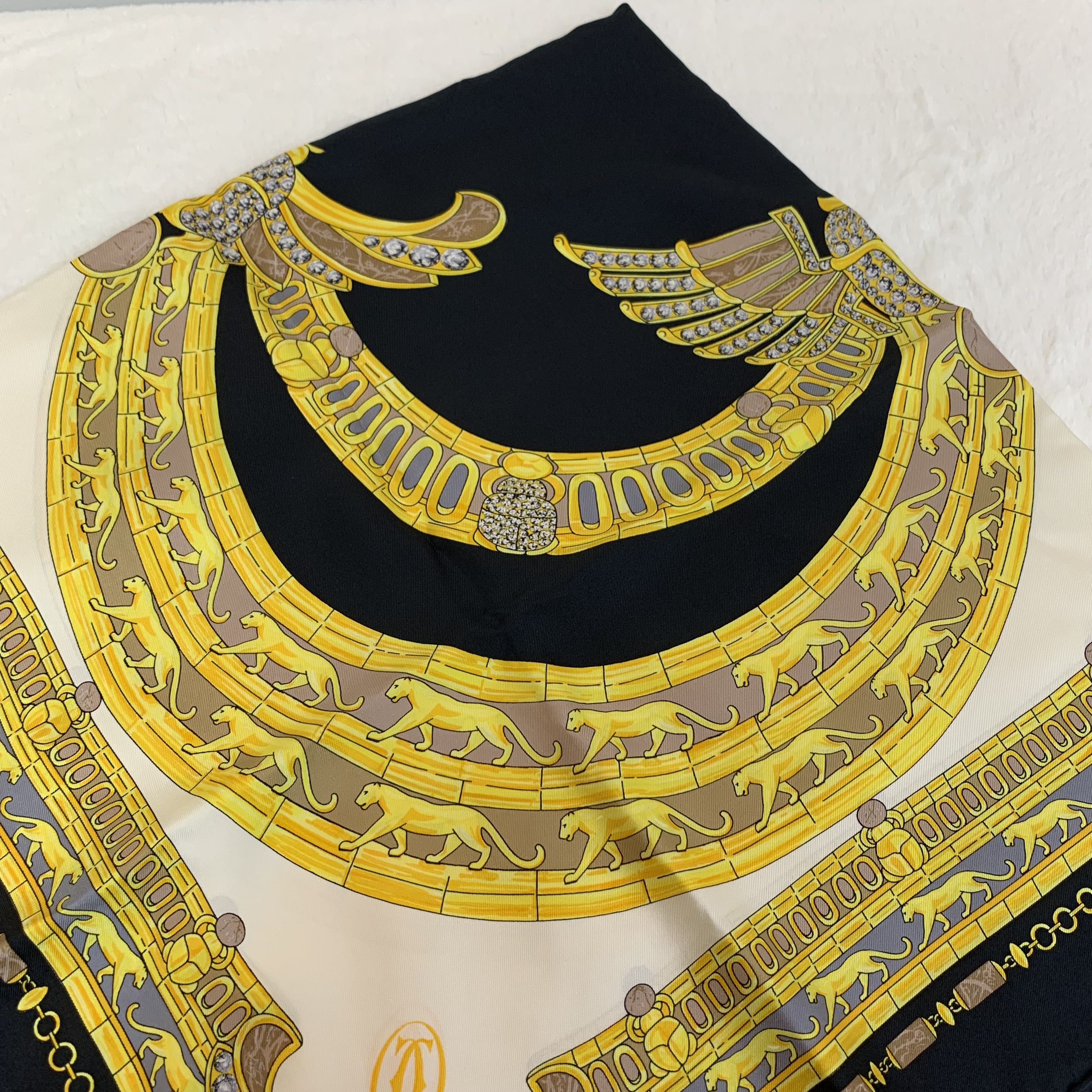 ✨Cartier幸運甲蟲方巾 金色拼黑色高級感