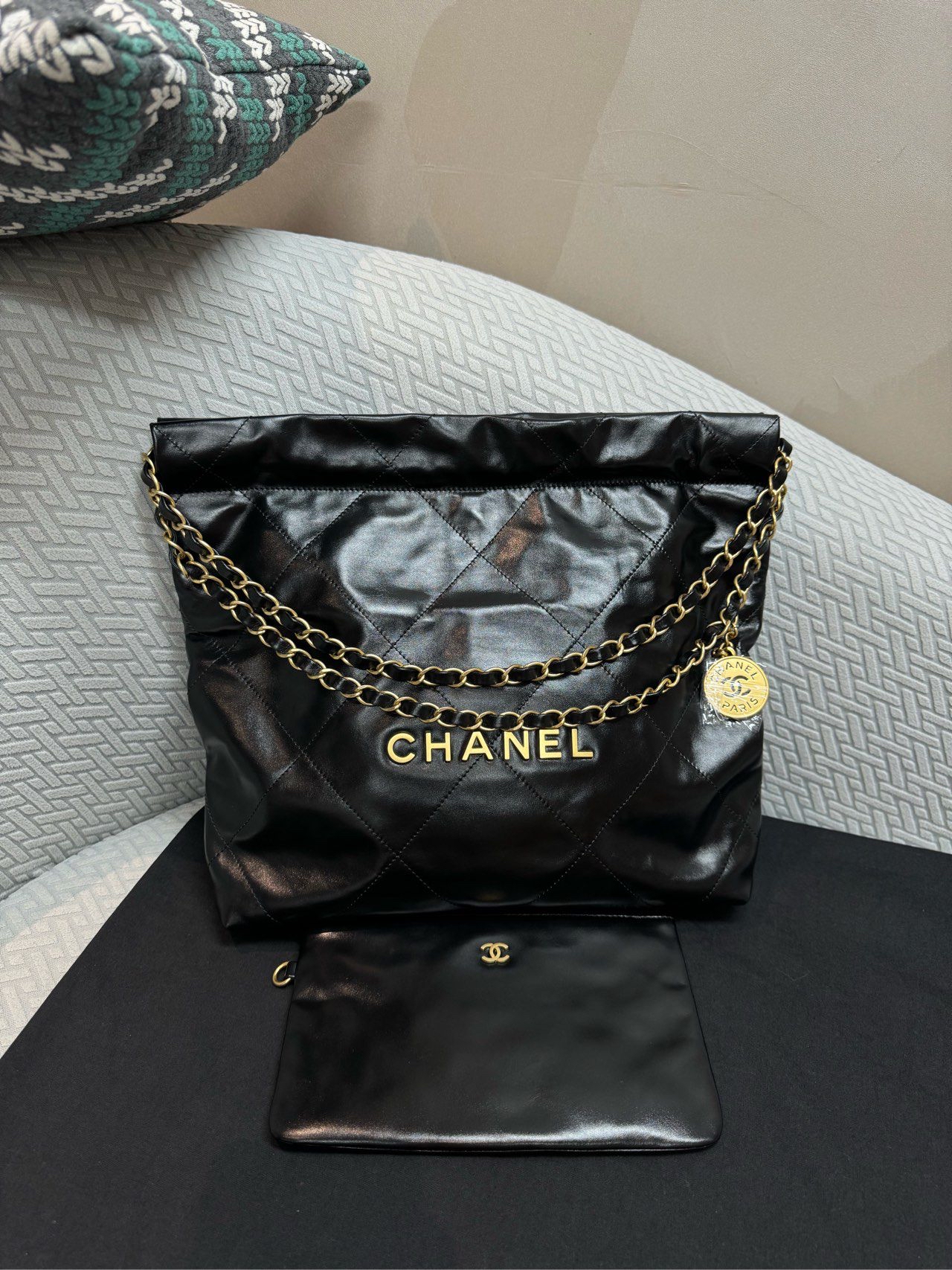 Pre-Owned CHANEL 22Bag / Black