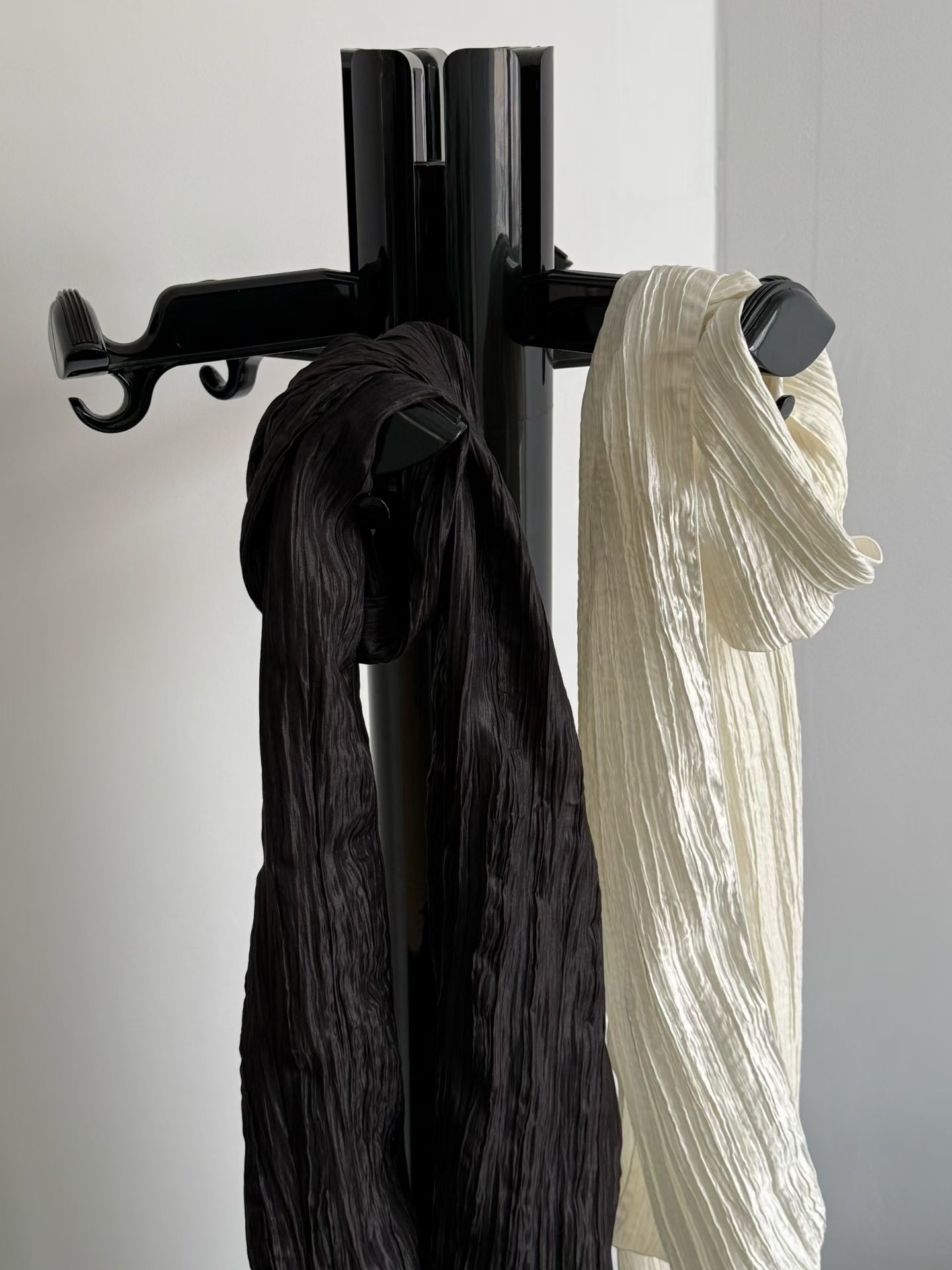 Natural wrinkled scarf 