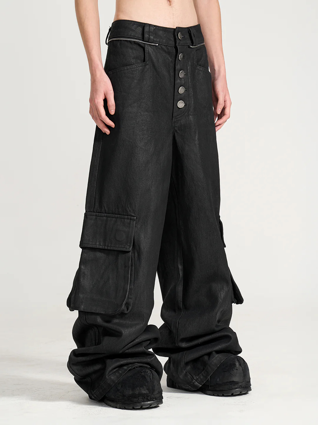 VAR-47｜HINGE FORM · WAX-BRUSHED LAYERED DENIM PANTS