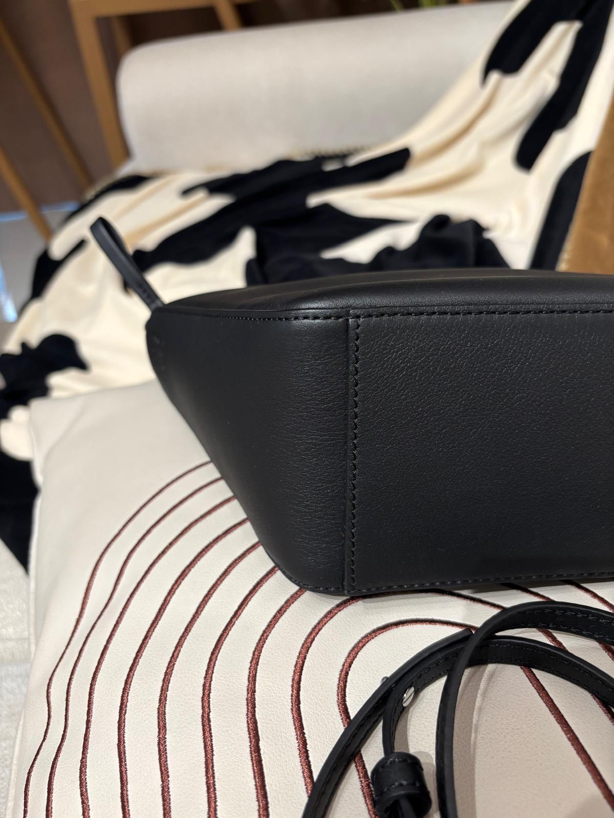 全新未使用品 Loewe Mini Hammock hobo in classic calfskin 黑色牛皮 100%Authentic, 全新未使用品 Unused ✅Booklet ✅Dust bag