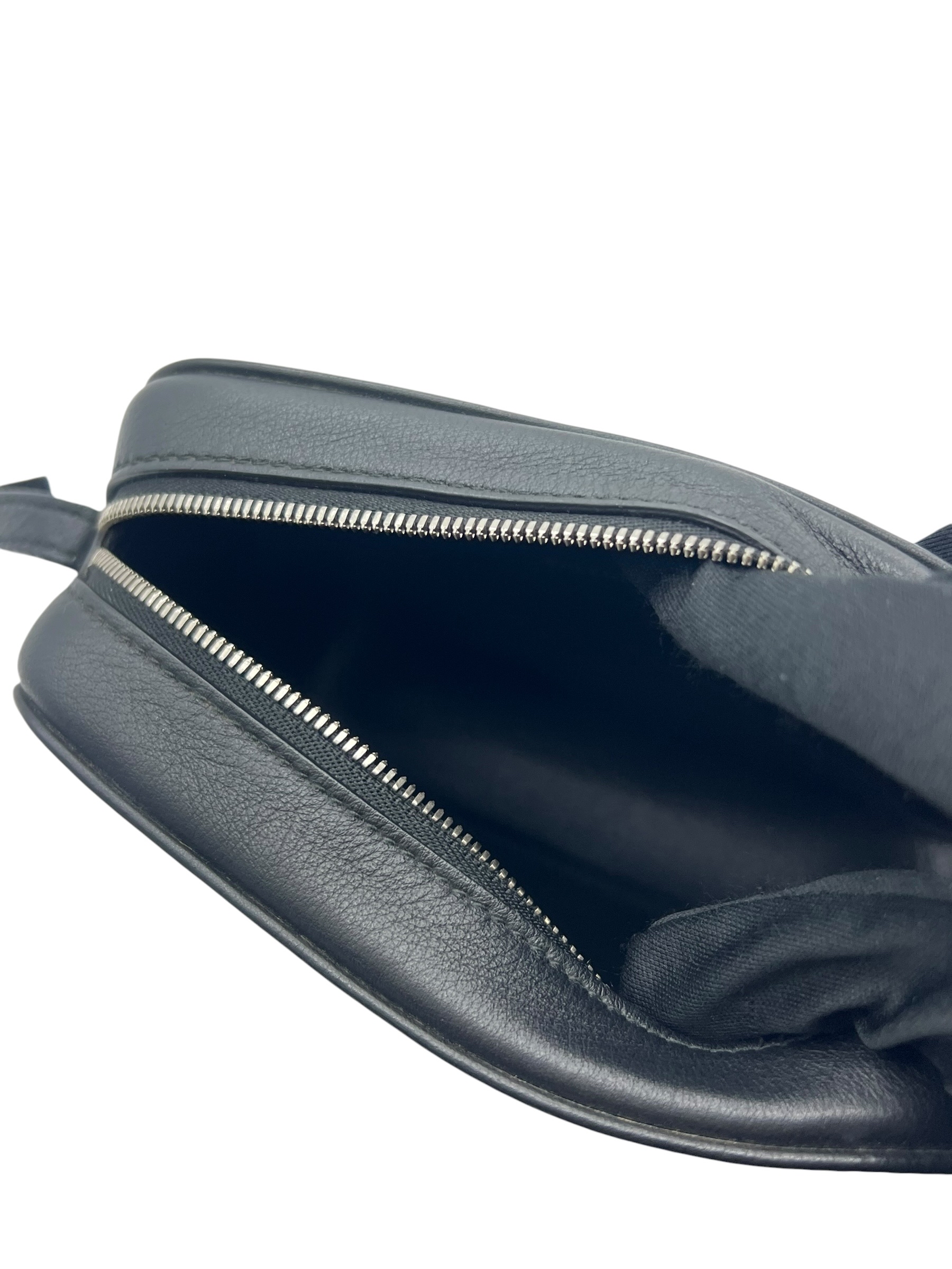Pre-Owned BALENCIAGA Everyday Camera Bag / Product Code: 061407