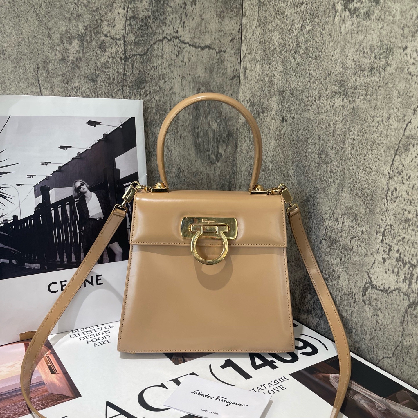 【預訂貨品】Ferragamo現代款奶茶色mini tote