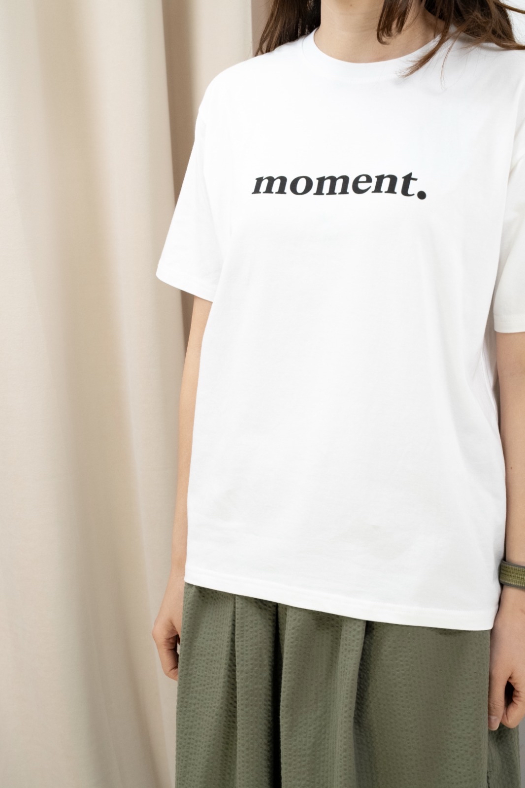 Moment 文字軟彈Tee（白色）