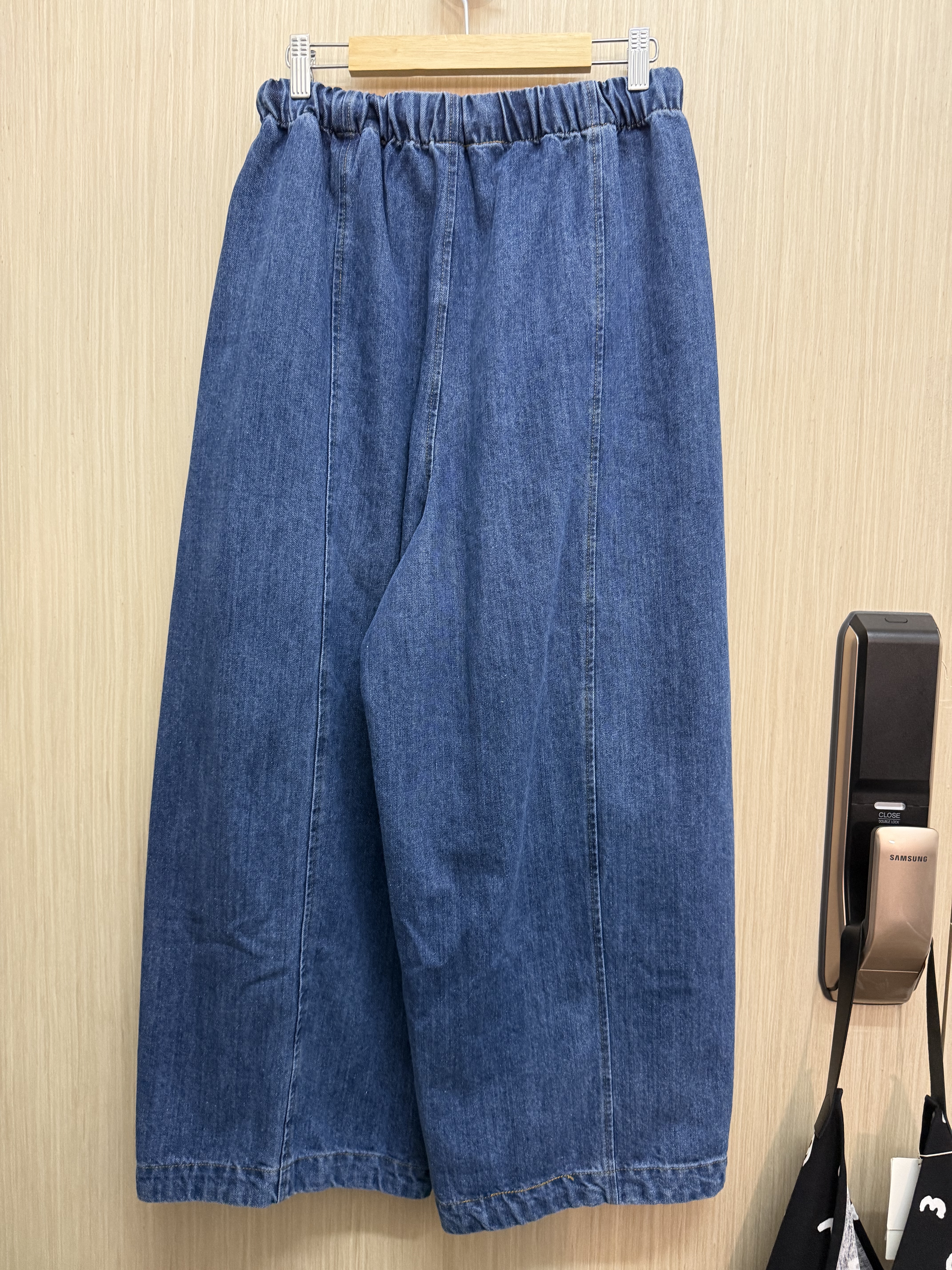 洗水彎刀牛仔褲