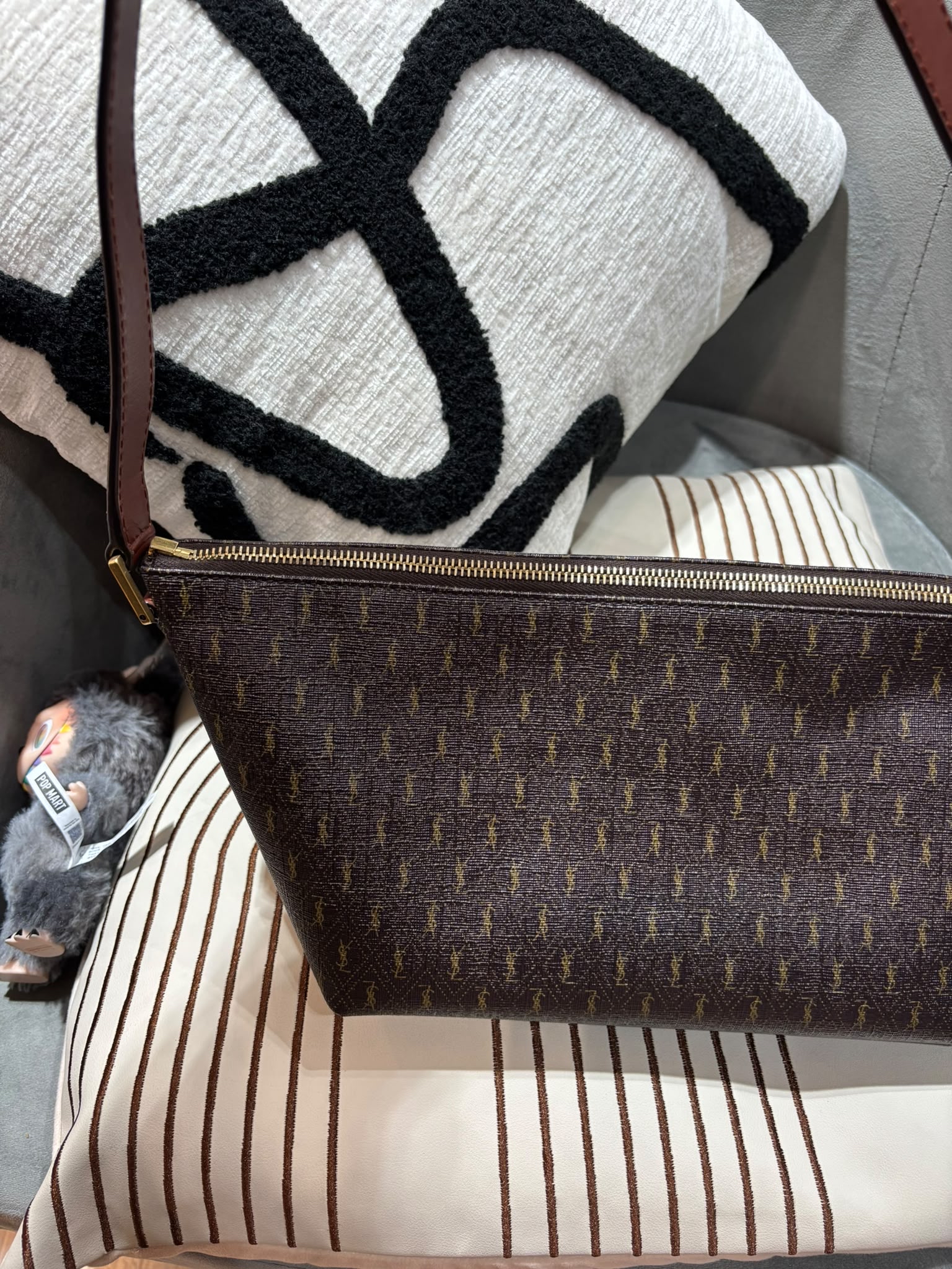 Saint Laurent monogramme ysl hobo bag  100%Authentic, 95%new