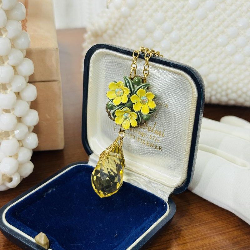 Vintage Recomposed Czechoslovakia Amber Glass Yellow Floral Necklace (B101)