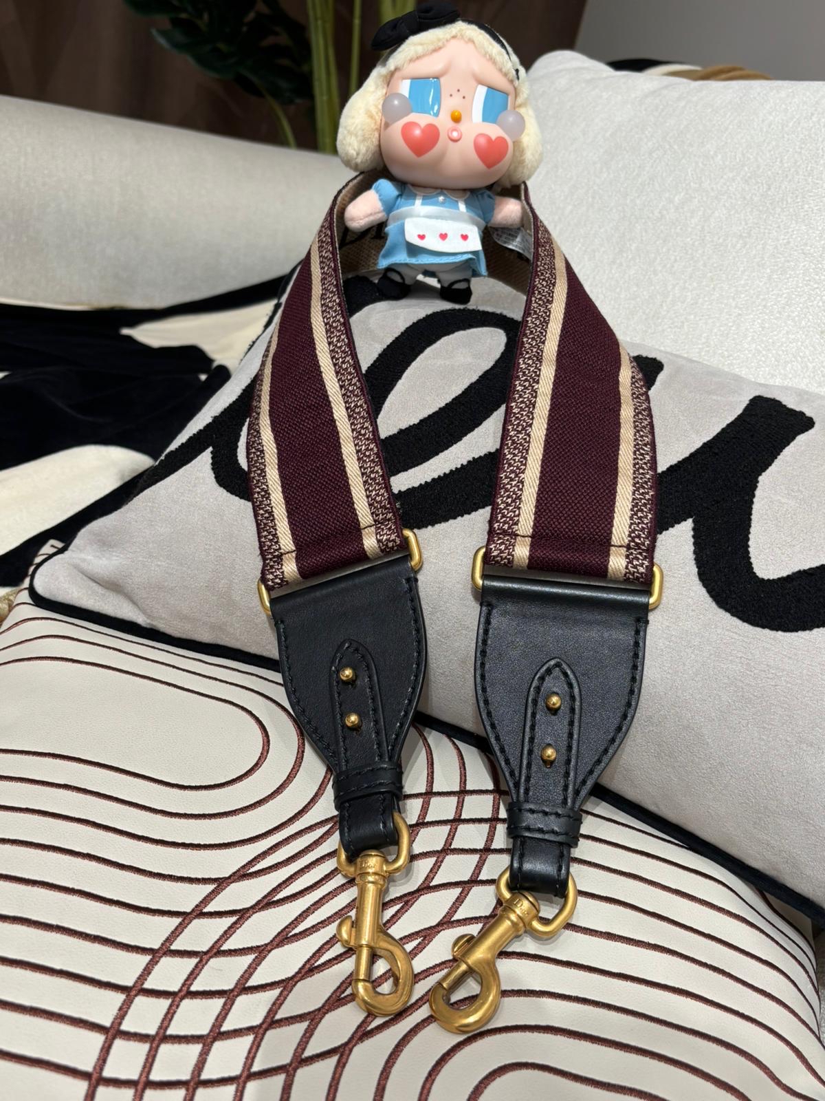  CHRISTIAN DIOR BAG STRAP Dior肩帶 （人手量度全長大概90 cm） 100%Authentic ,95%new 