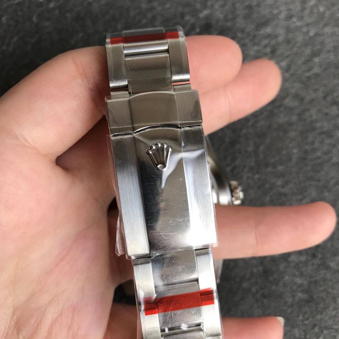 当下最火爆的劳力士天行者，最复杂的劳，有月份、日期、双时区功能，牙圈霸气磅礴，42x16mm，复刻9001自动机械机芯，316精钢表壳表链，蓝宝石镜面，夜光表盘指针，折叠扣，防水大于50米🔥🔥