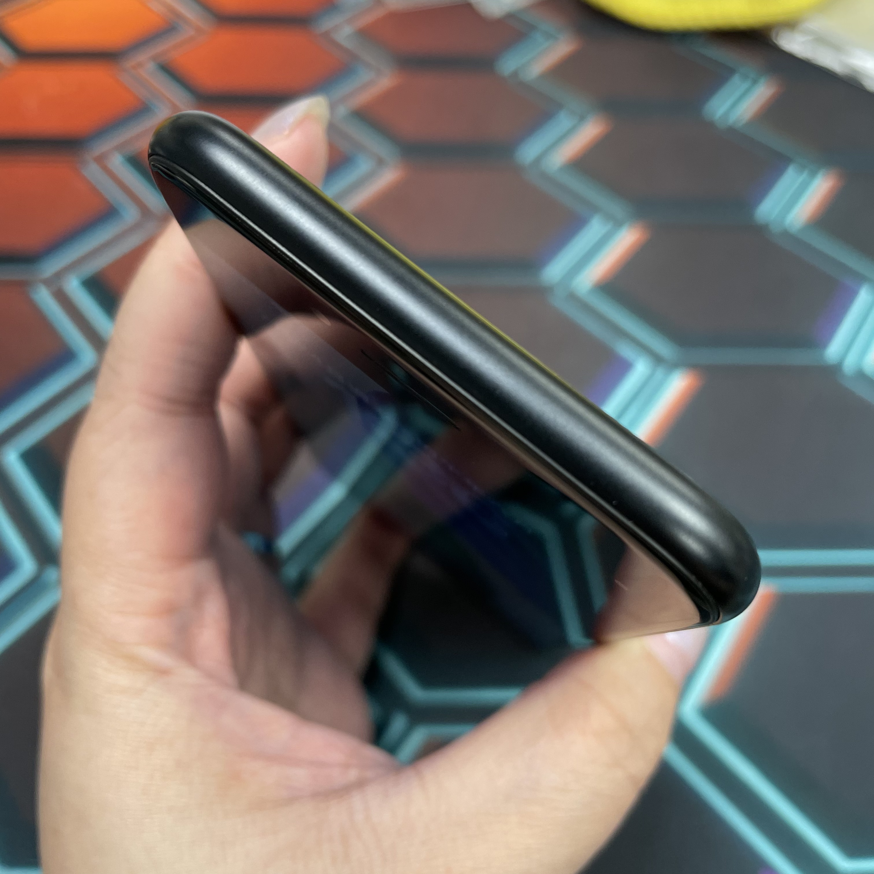 *7070 SE 2 勁靚機 128GB 電73 黑色 black