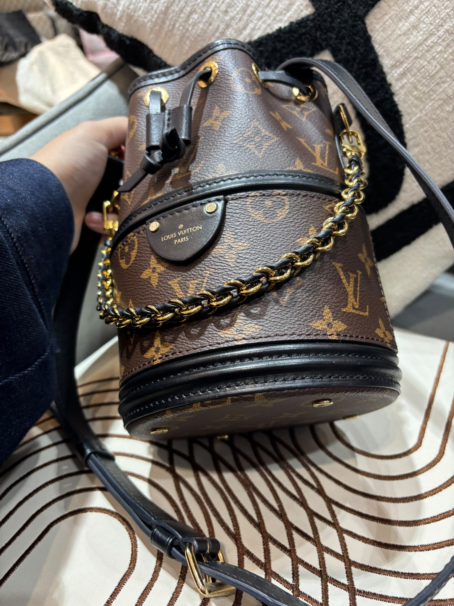 Lv canoe bucket bag M83480 Canoé 100%Authentic,92%new nfc✅dust bag