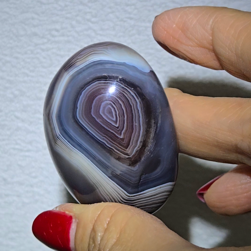 Botswana agate tumble stone with pink banding - AG429