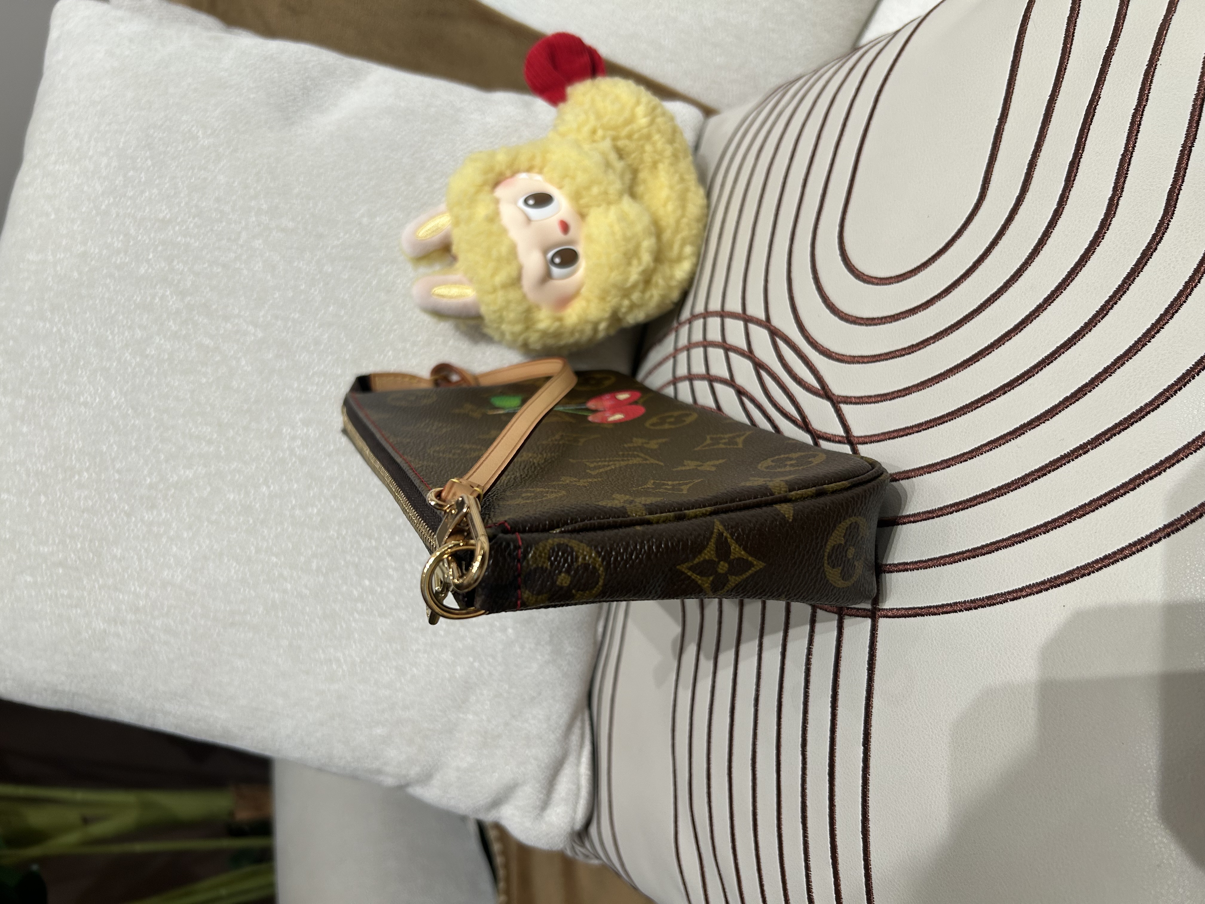 Lv Takashi Murakami Monogram Cherry Pochette Accessoires 單肩包（limited edition ） 100%Authentic, 98%New ✅Dust bag ✅Box