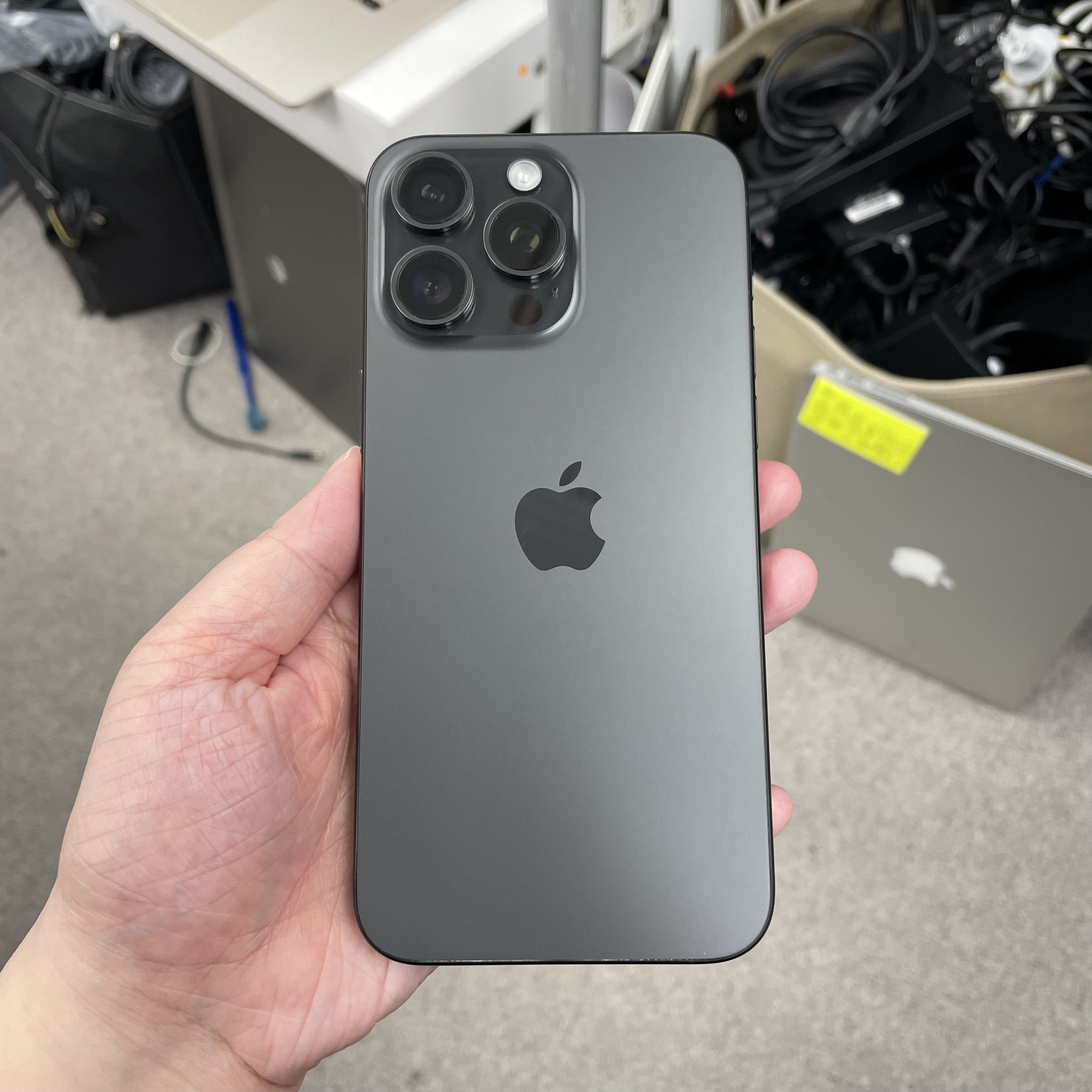 *6000 15 Promax 完美機 256GB 電100 黑色 black