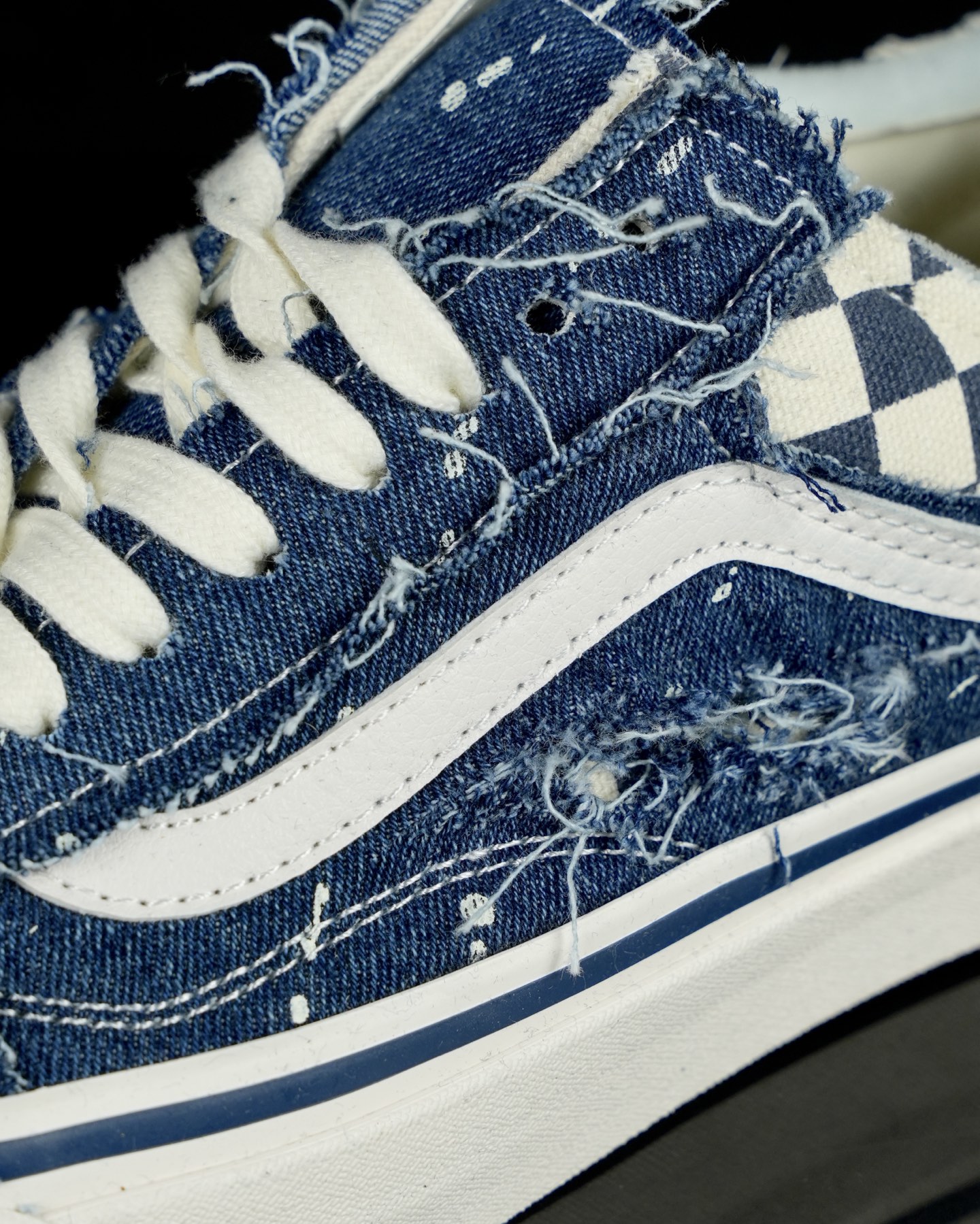 Vans x Invincible Sk8-Mid Reissue