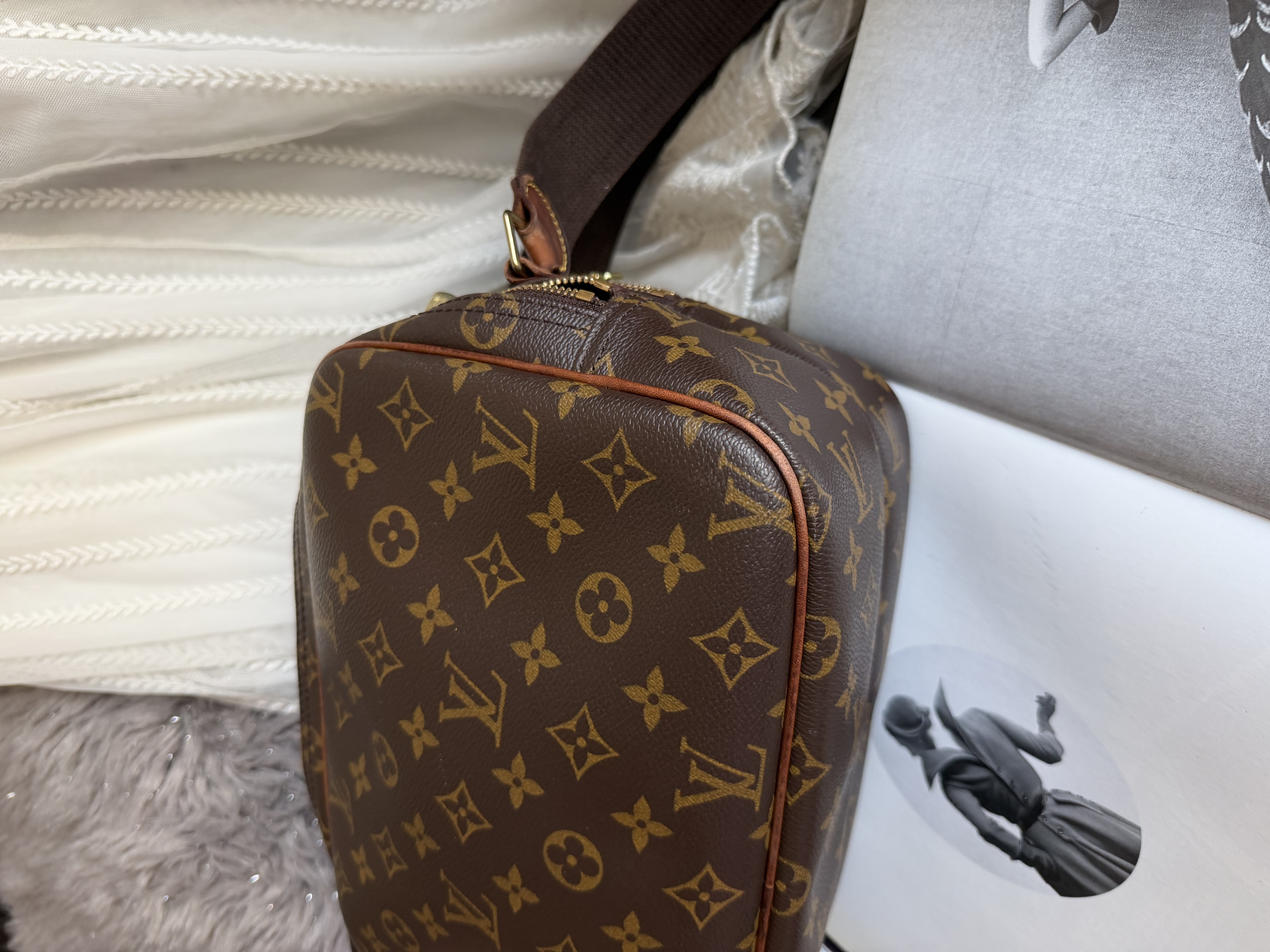 Lv monogram reporter bag 