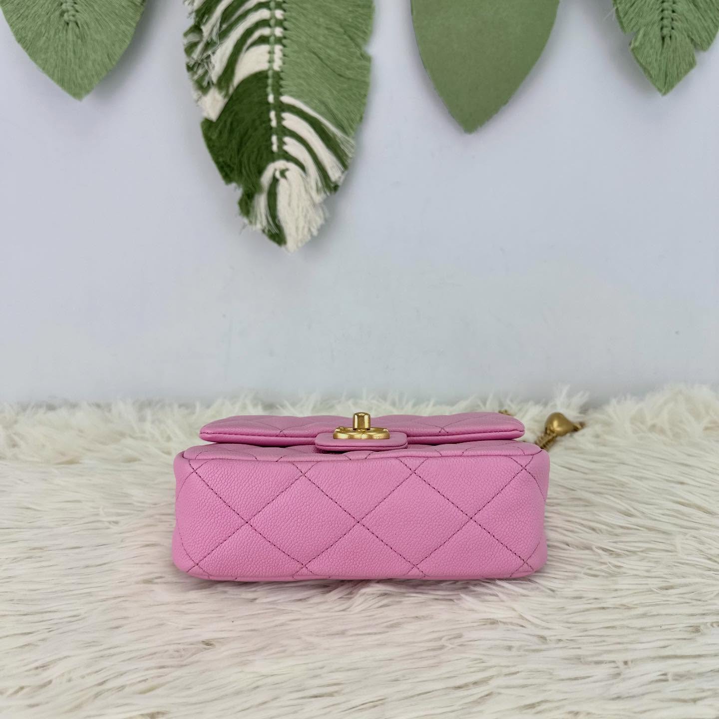 CHANEL 🤍PRE OWNED 23P 粉色愛心調節扣荔枝皮 方胖子🩷