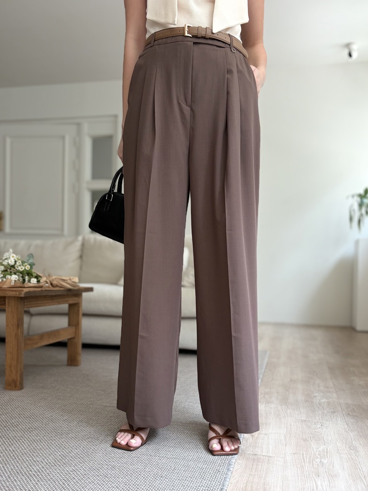 [極薄!] Strap Detail Pleated Pants (Brown)