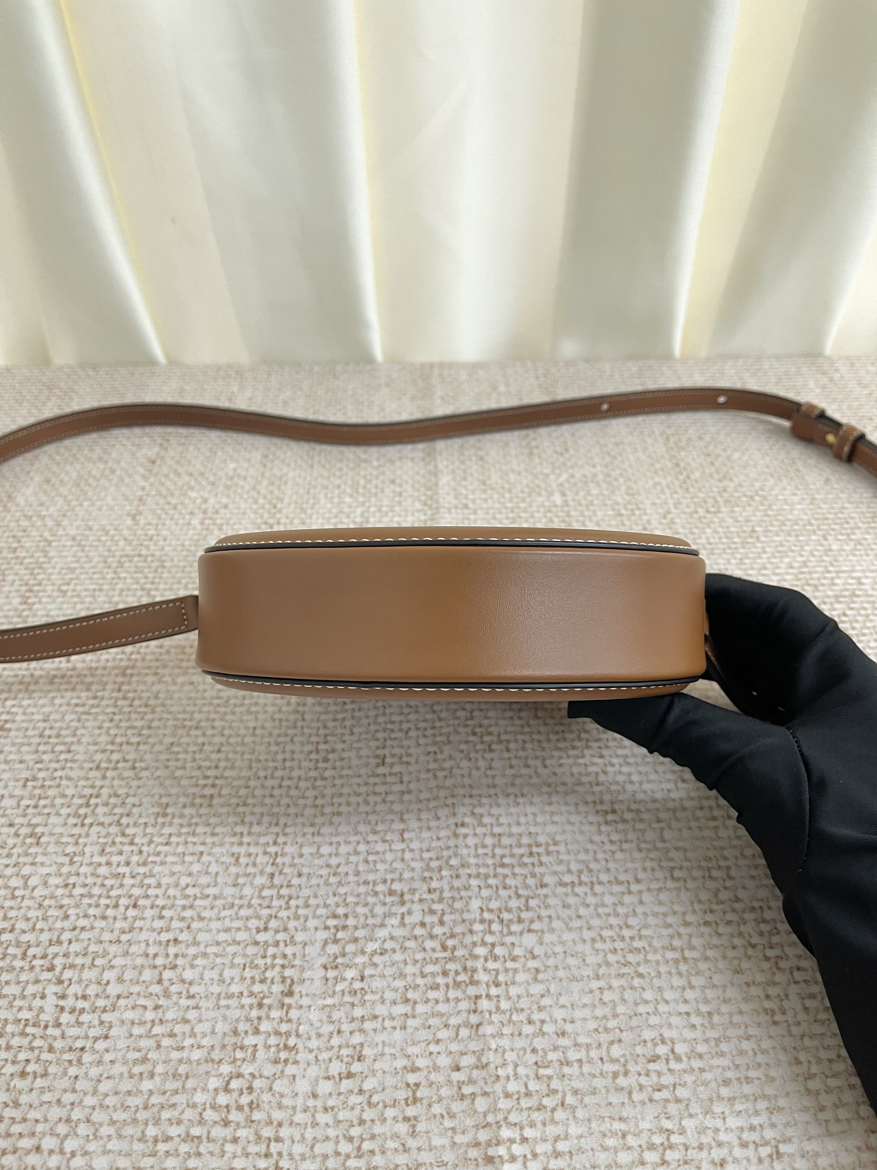 Pre-owned Celine Cuir Triomphe/ Product Code: 26052123
