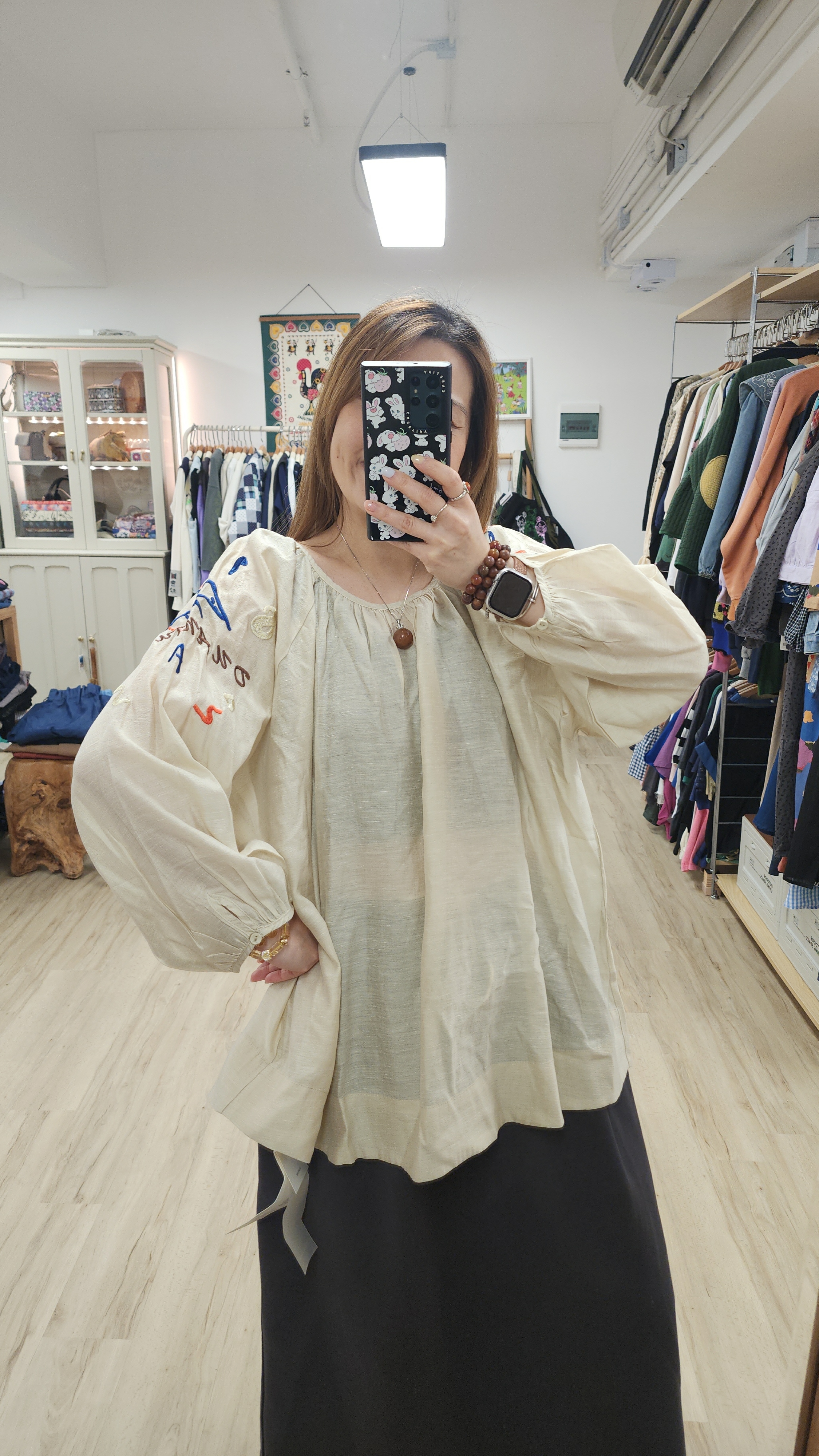 台灣品牌香檳金刺繡袖圓領衫