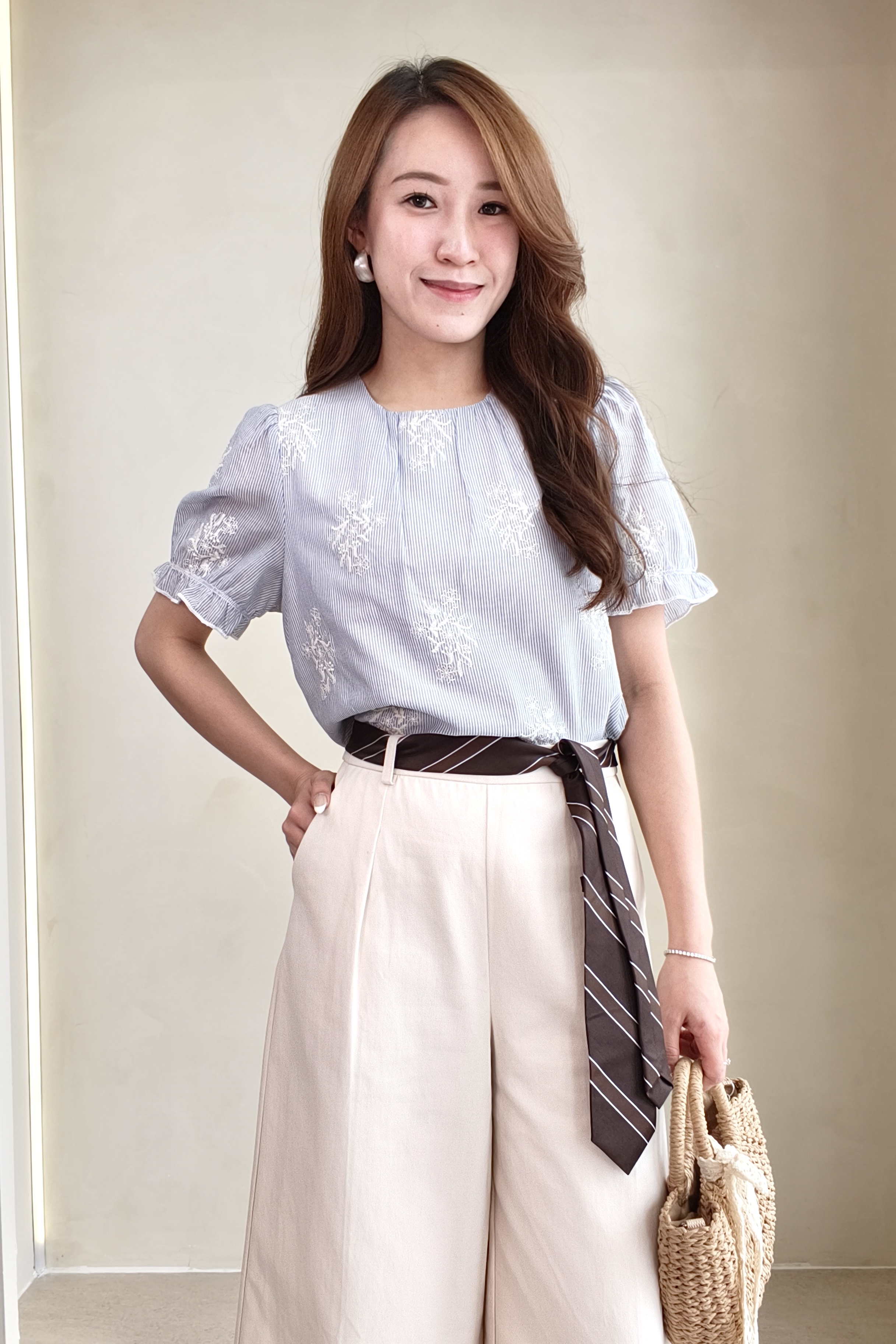 925361Evelyn Embroidered Puff Sleeve Blouse
