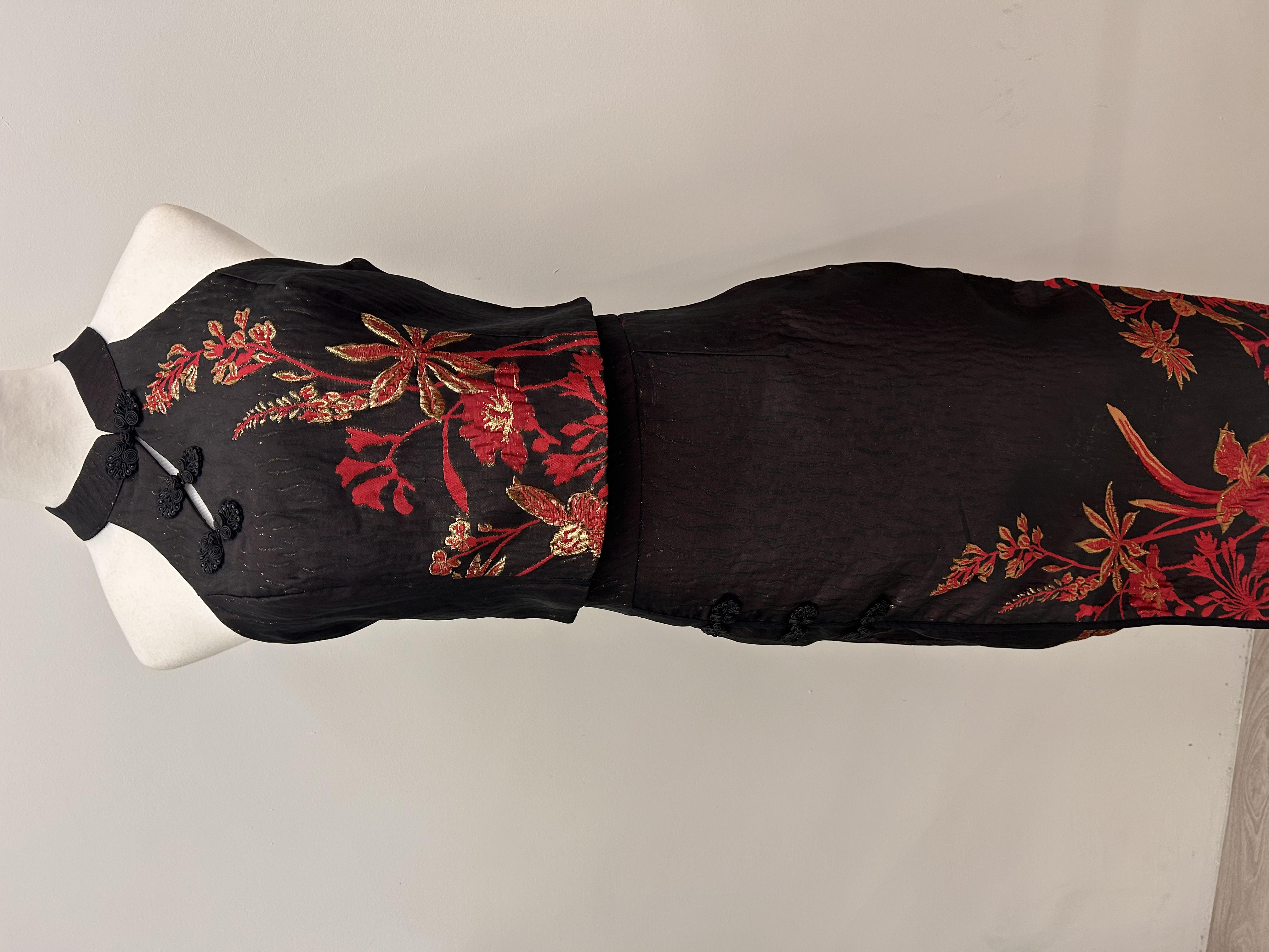 574.WB Cheong San Cut in Top & Skirt 