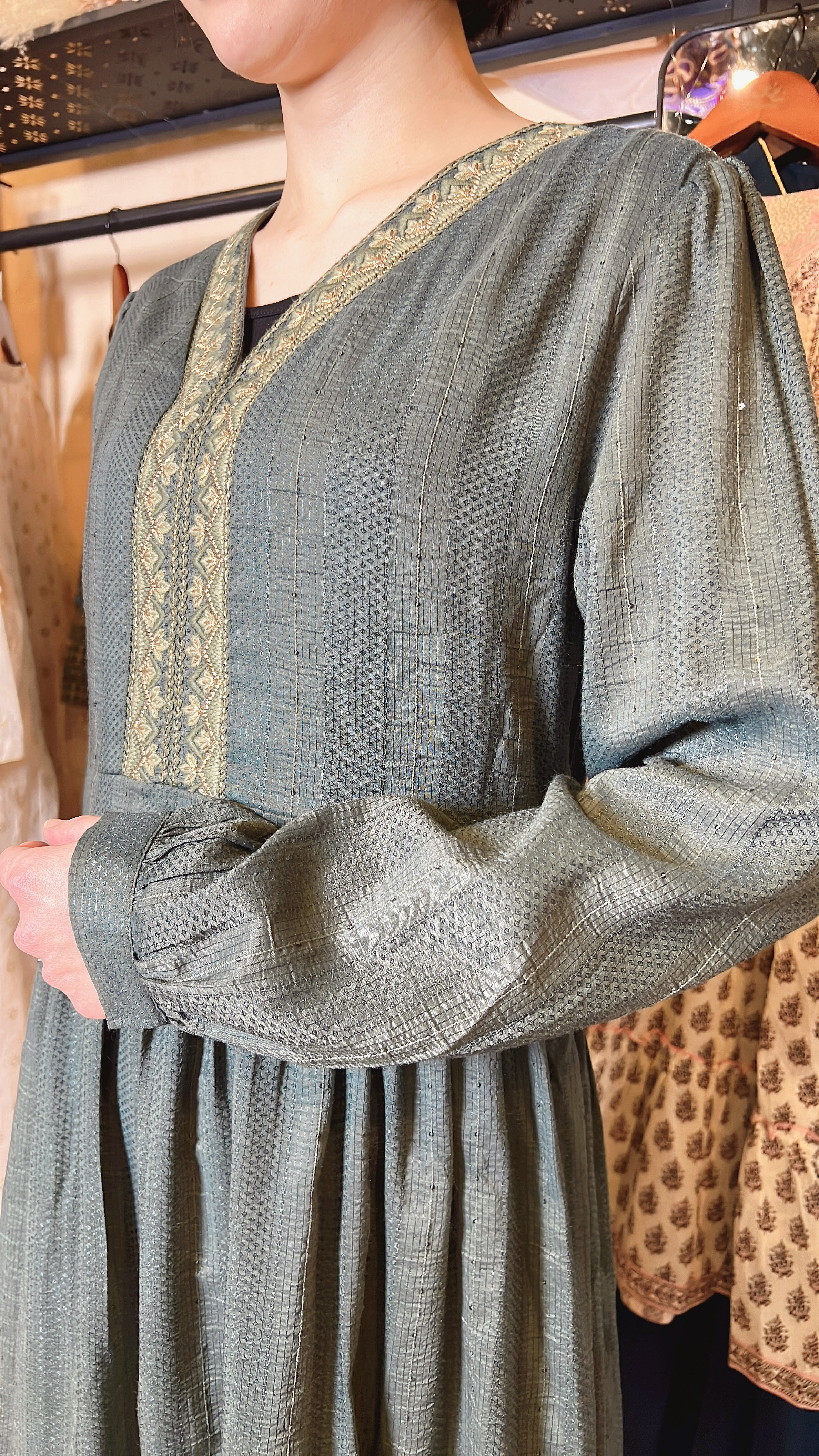 Crocodile Green Diamond Pattern Cloth V-neck Long-sleeve OP 47" #1073