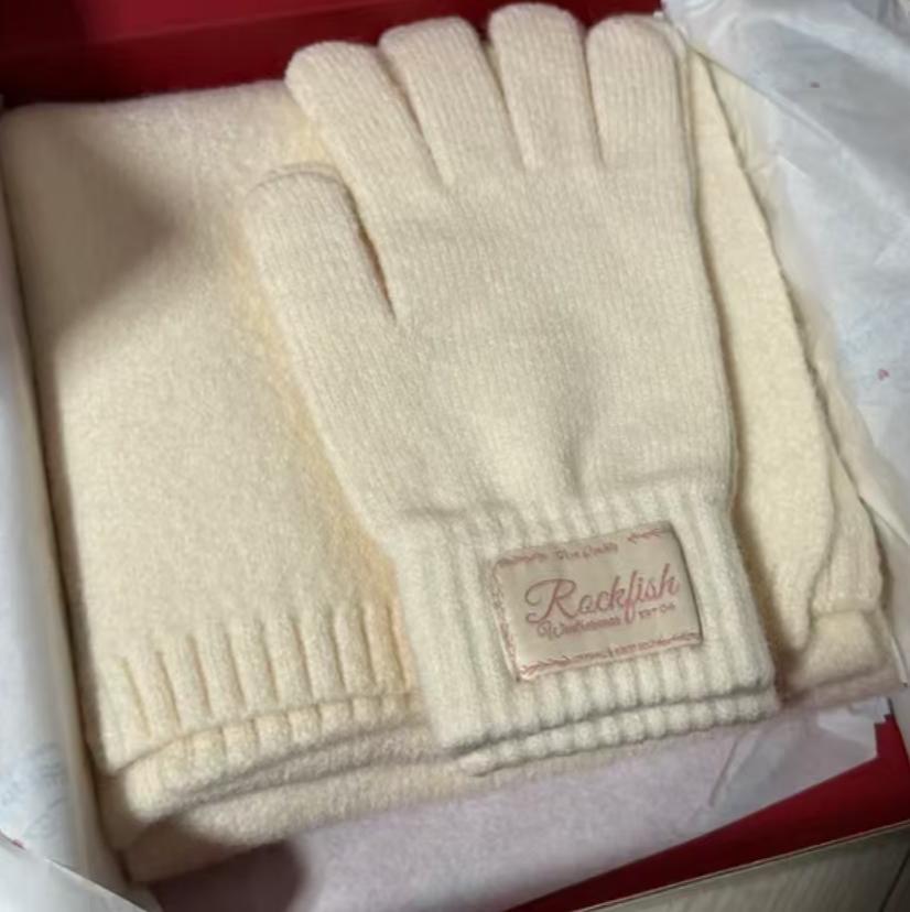 rockfish圍巾手襪禮盒 🉐限時折扣 三個顏色：pink / cream /light grey