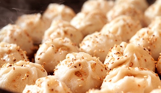 台灣師大夜市排隊名店 #會爆漿噴汁的小煎包！