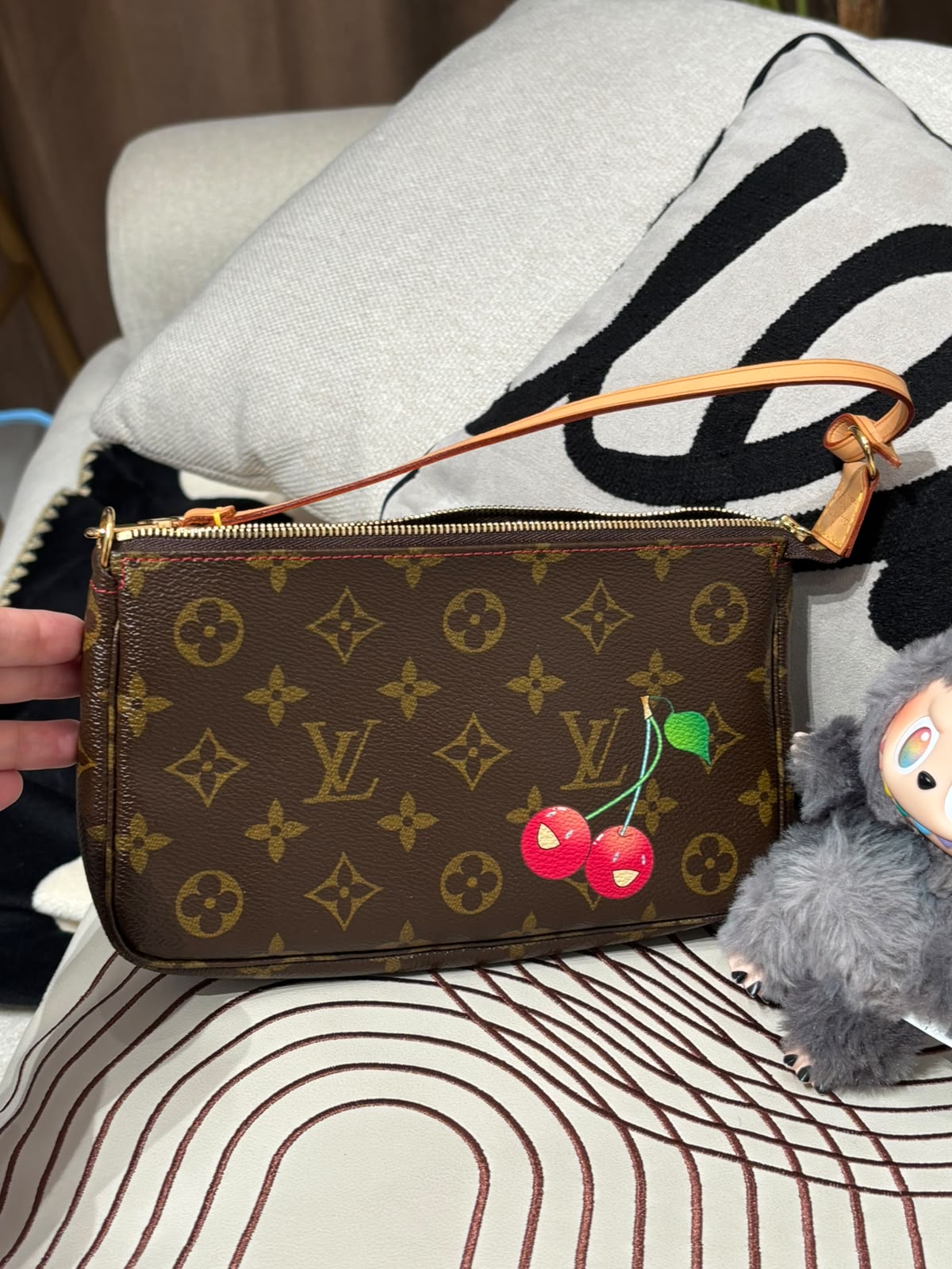 未使用品 Lv accessories pochette cerise M95008 100%Authentic, unused未使用品 ✅Dust bag 