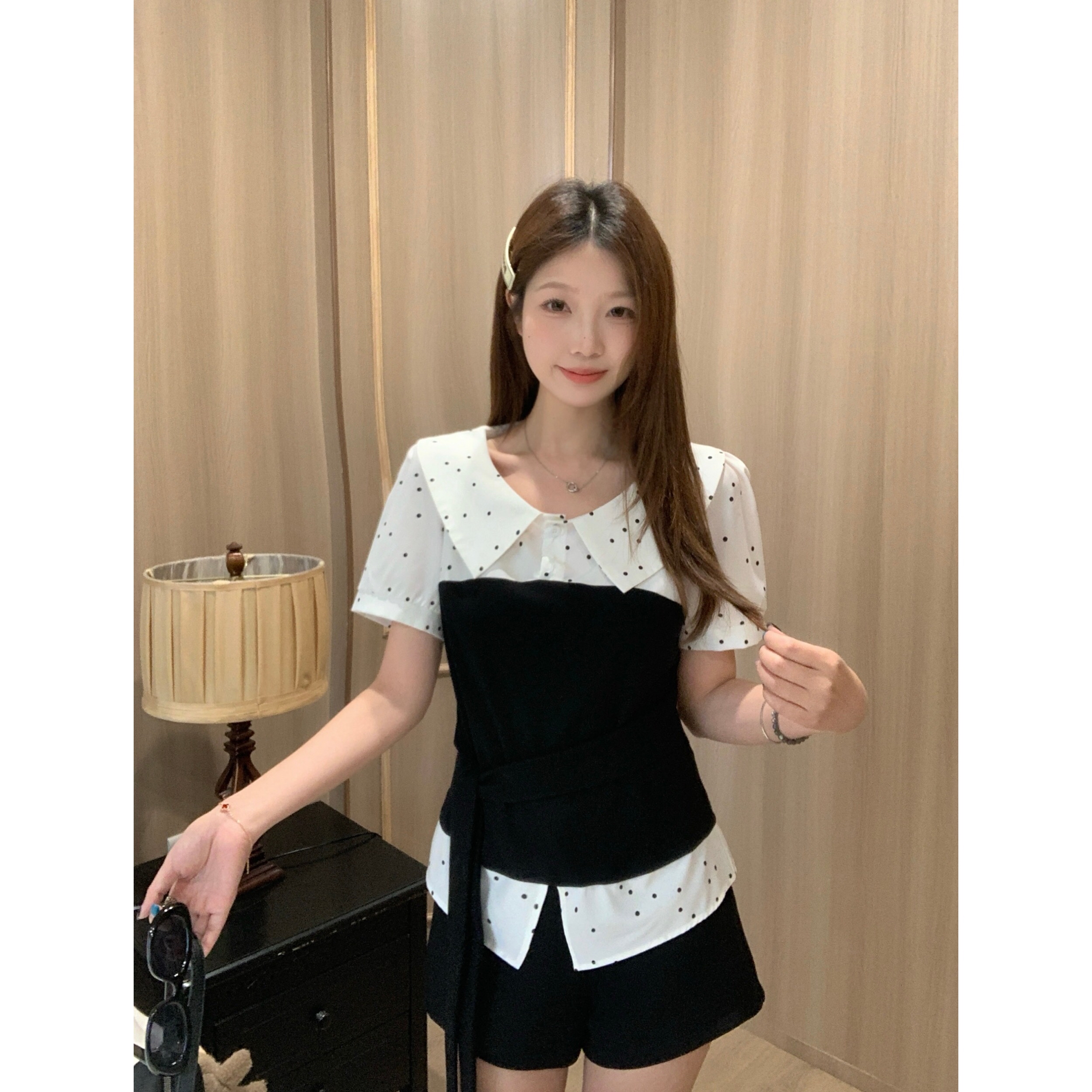 B196(80835) 韩版气质假两件白波点娃娃领肩袖拼腰黑绑带上衣 